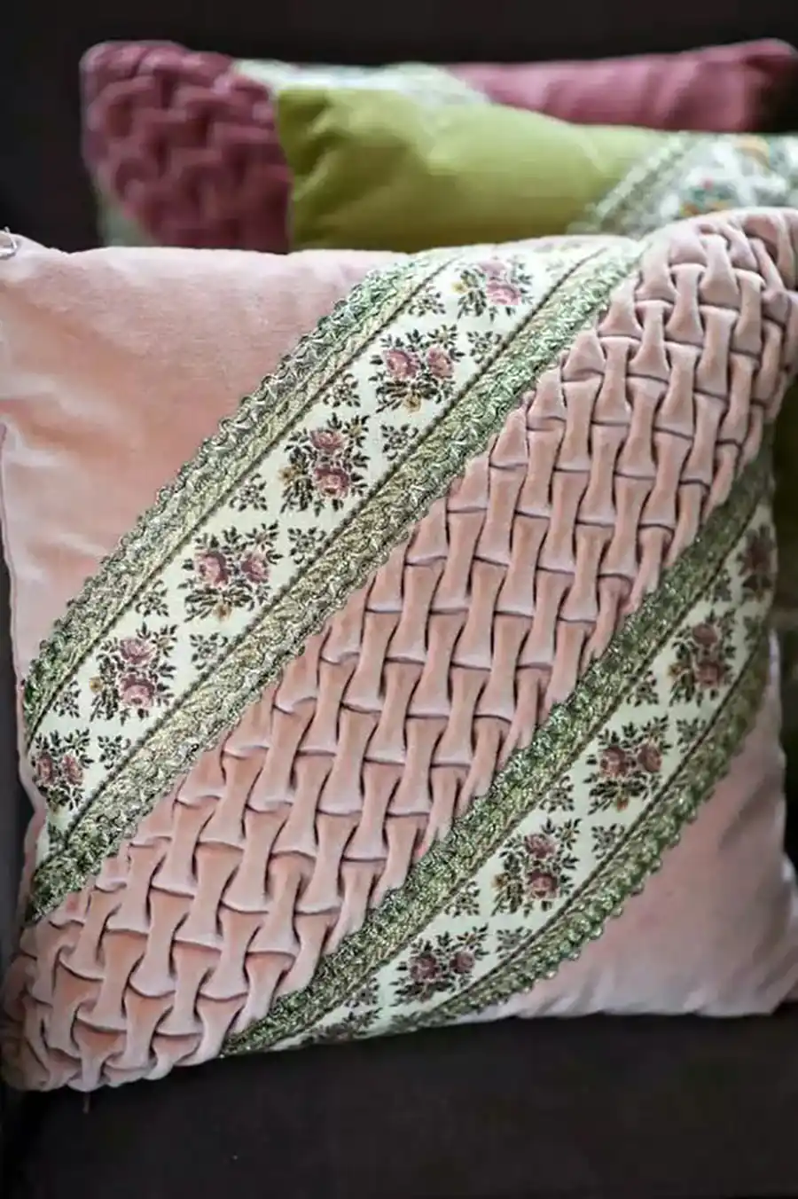 کوسن گلدوزی سه بعدی ساتن