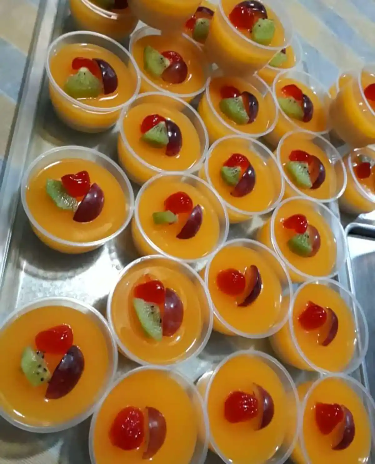 دسر میوه ای لیوانی تک نفره
