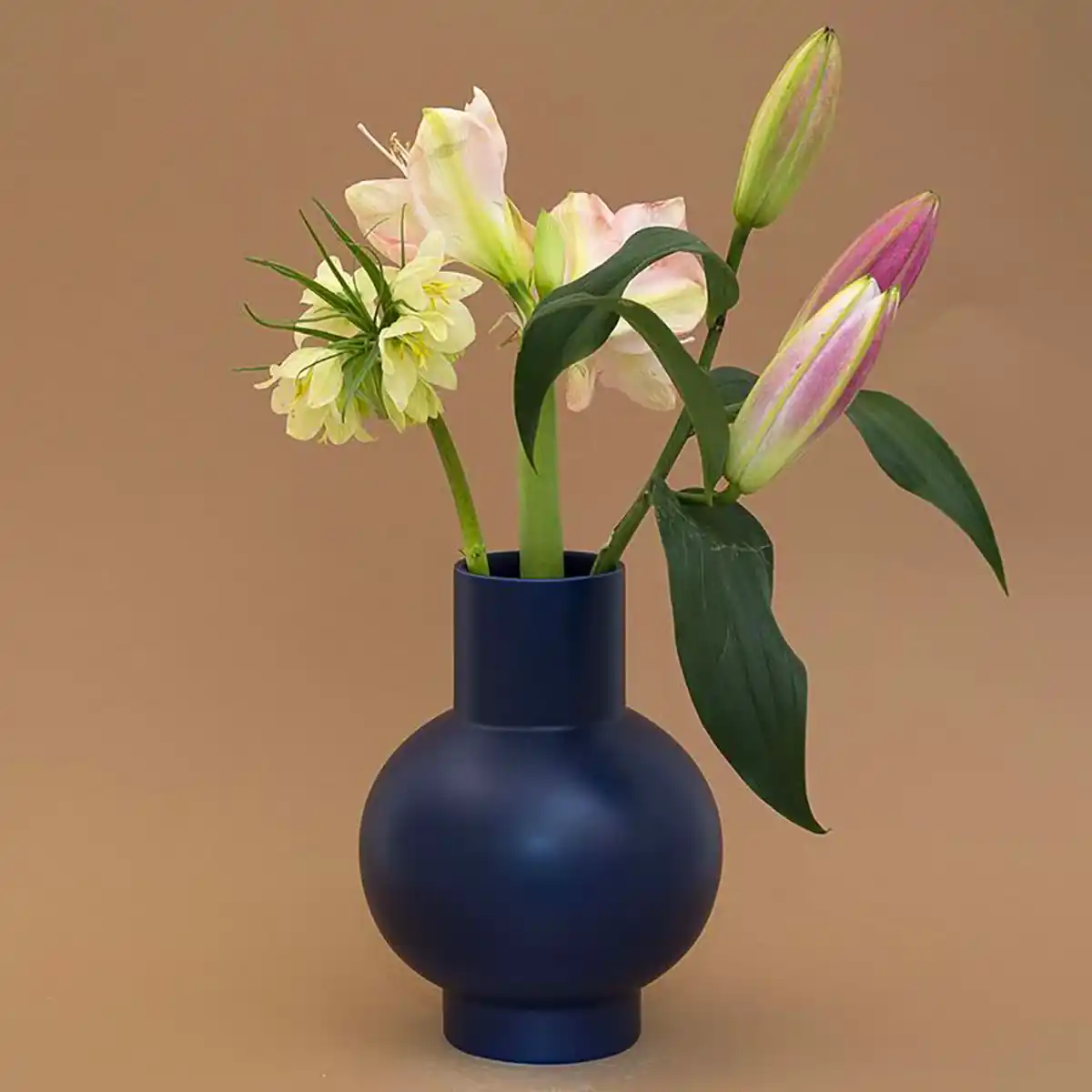 گلدون مات سرامیکی مدرن