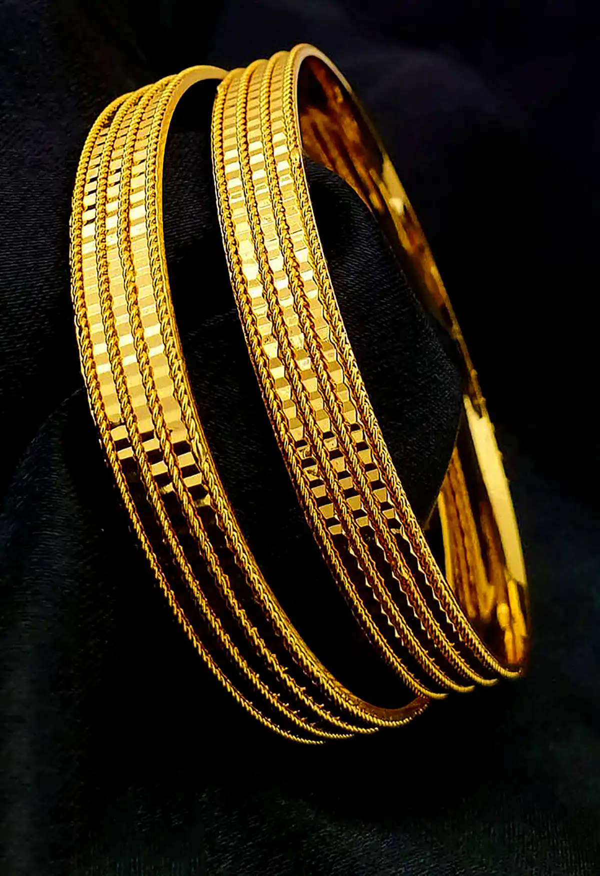 النگوی طلایی و کلاسیک عروس
