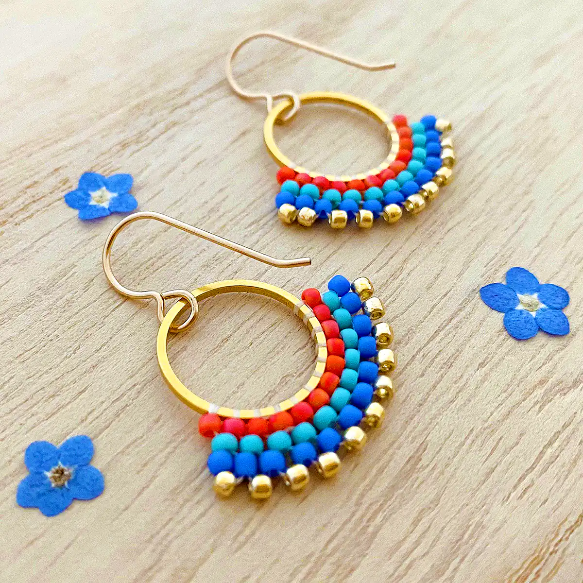 گوشواره‌های منجوقی چندرنگ