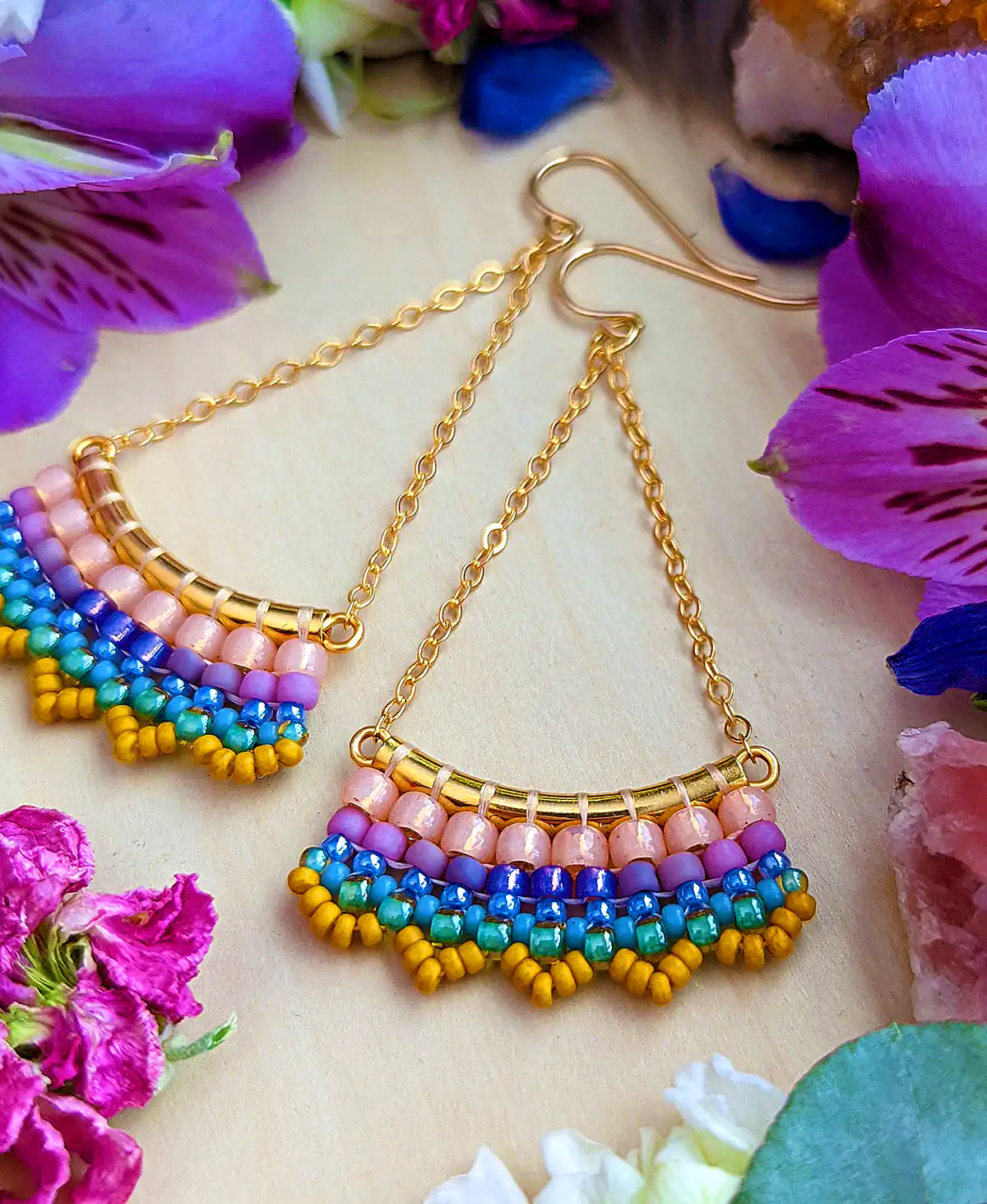 گوشواره‌های منجوقی چندرنگ