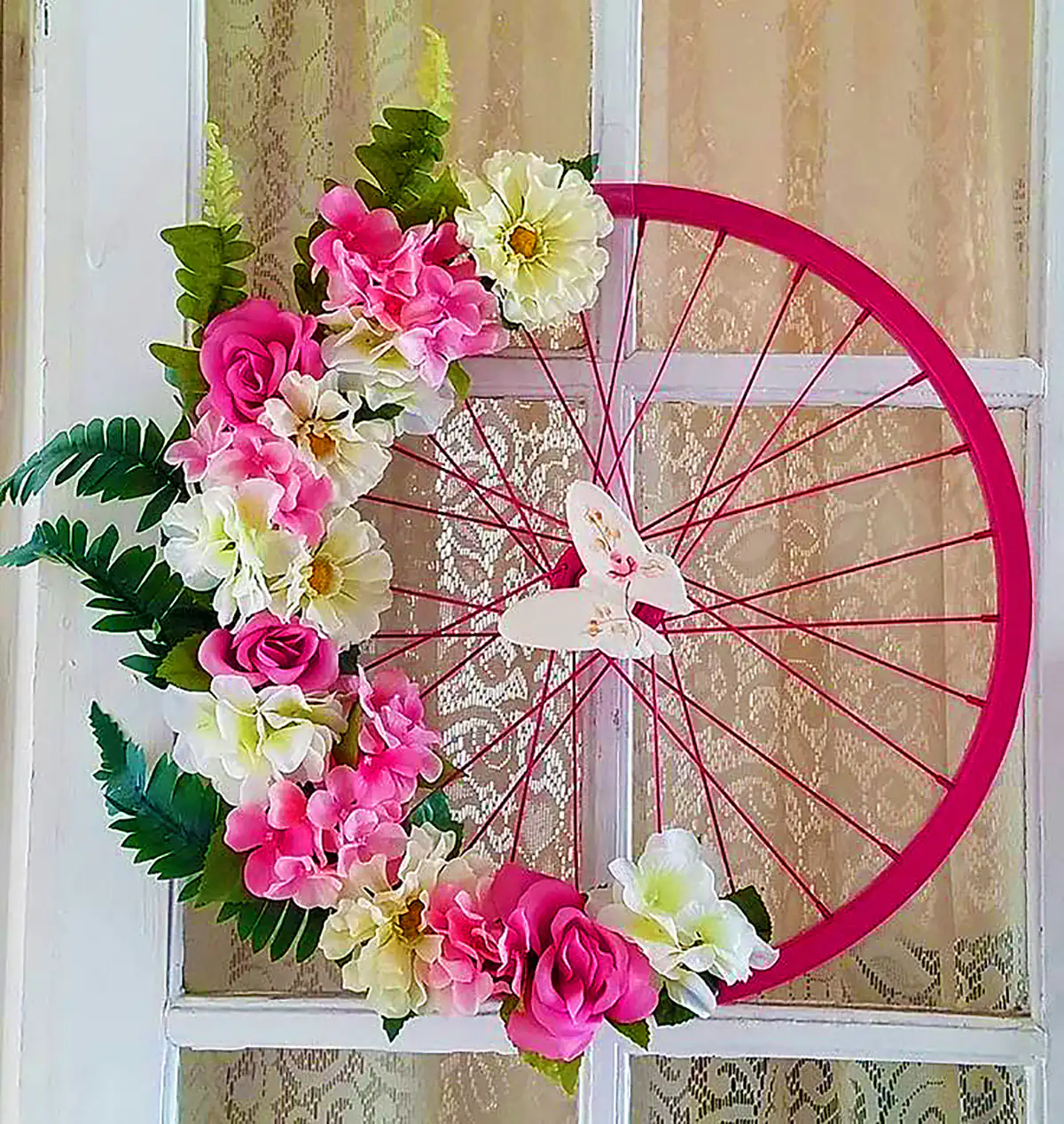 تاج گل روی چرخ دوچرخه