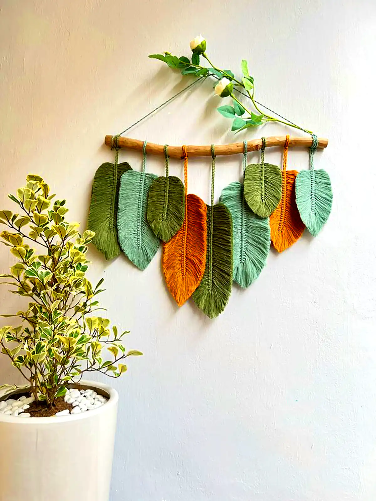 دیوار کوب برگ مکرومه