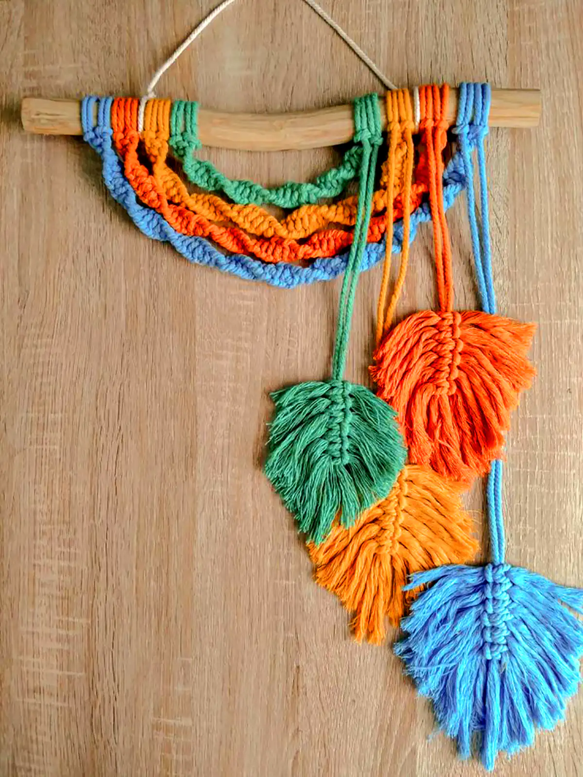 دیوار کوب برگ مکرومه
