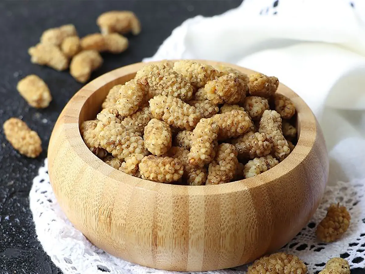 خواص توت خشک