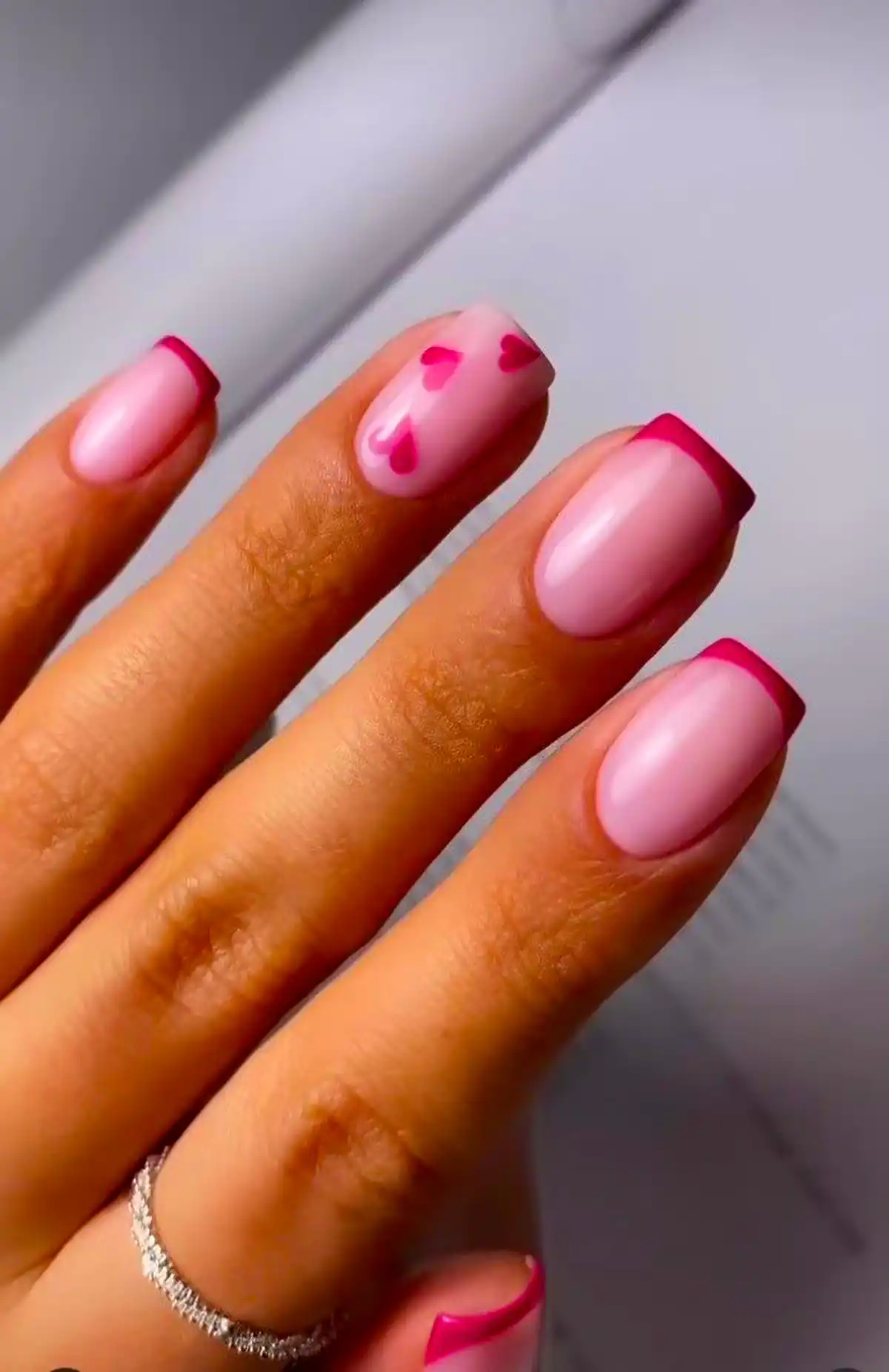 طراحی ساده و مینیمال روی ناخن