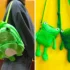 کوله پشتی فانتزی قورباغه ای؛ ۱۵ عکس از مدل‌های بامزه و رنگی مناسب کودکان