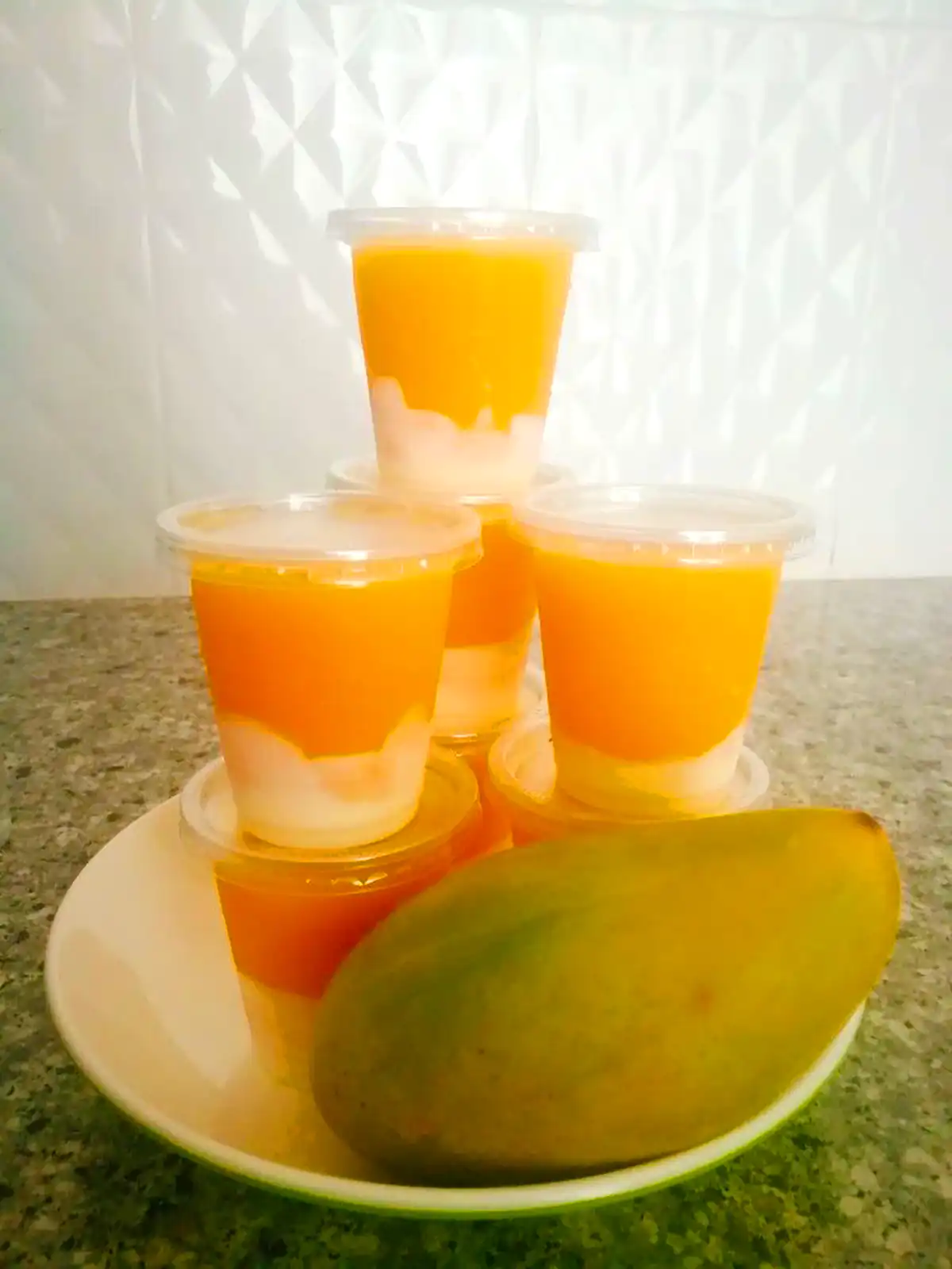 سرو میلک شیک انبه