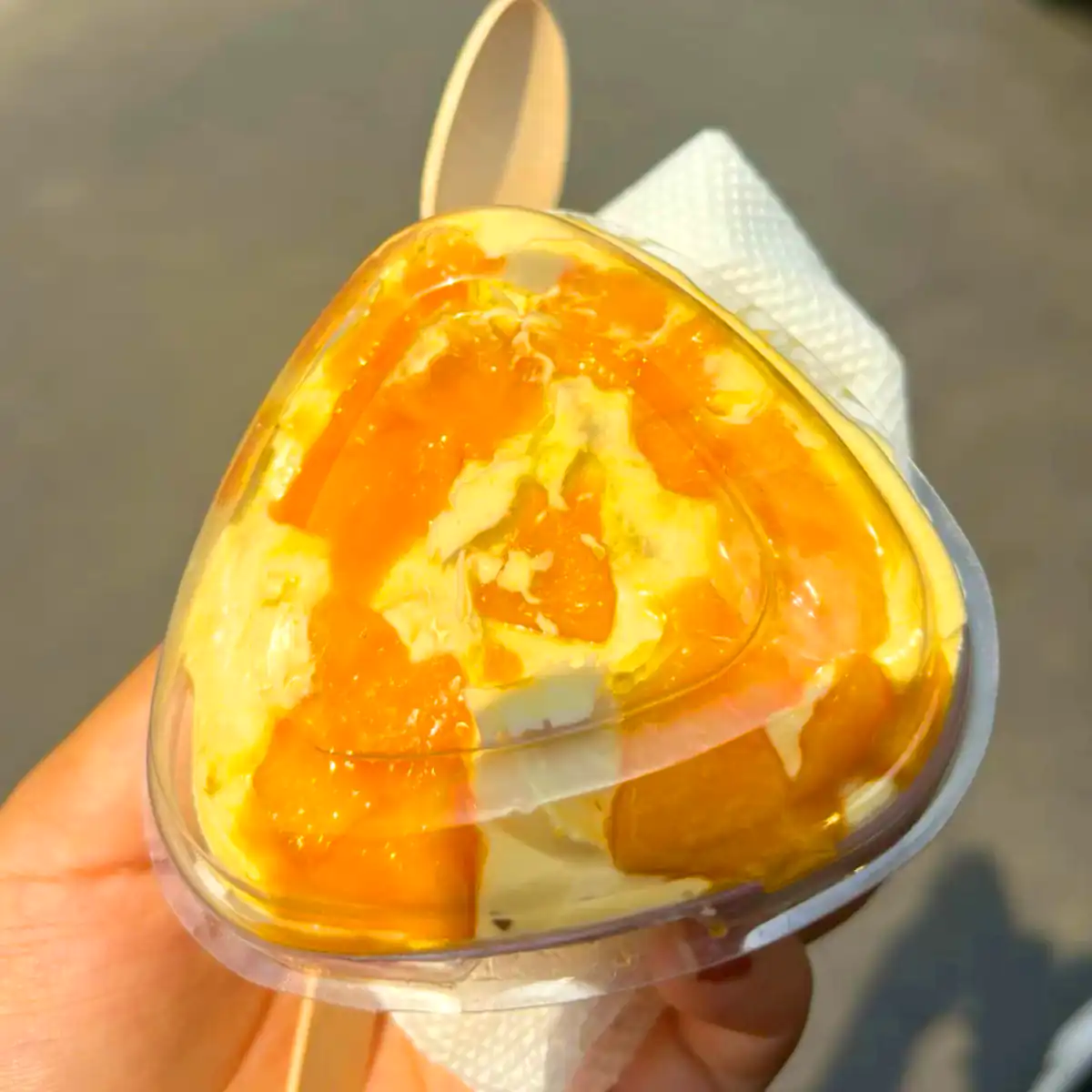 سرو میلک شیک انبه