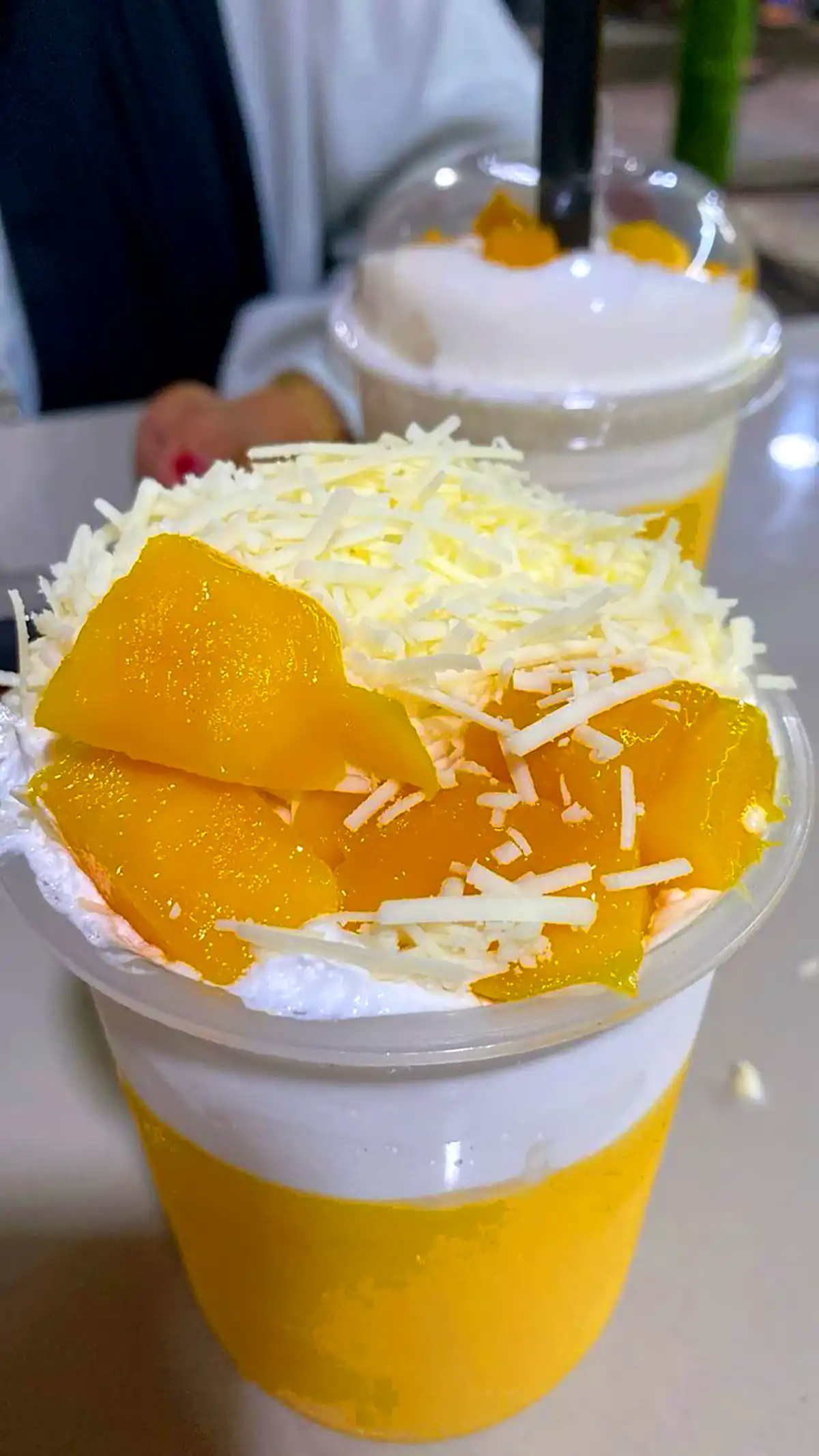 سرو میلک شیک انبه