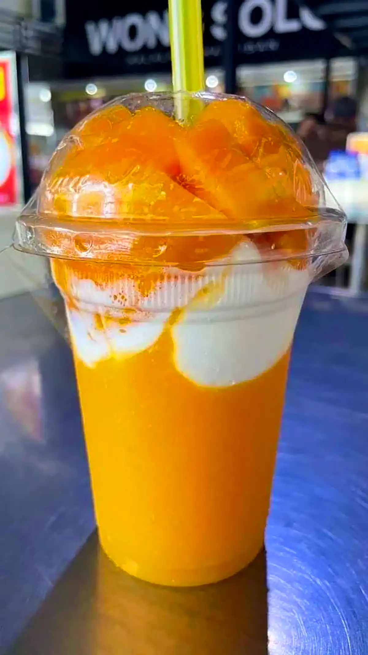 سرو میلک شیک انبه