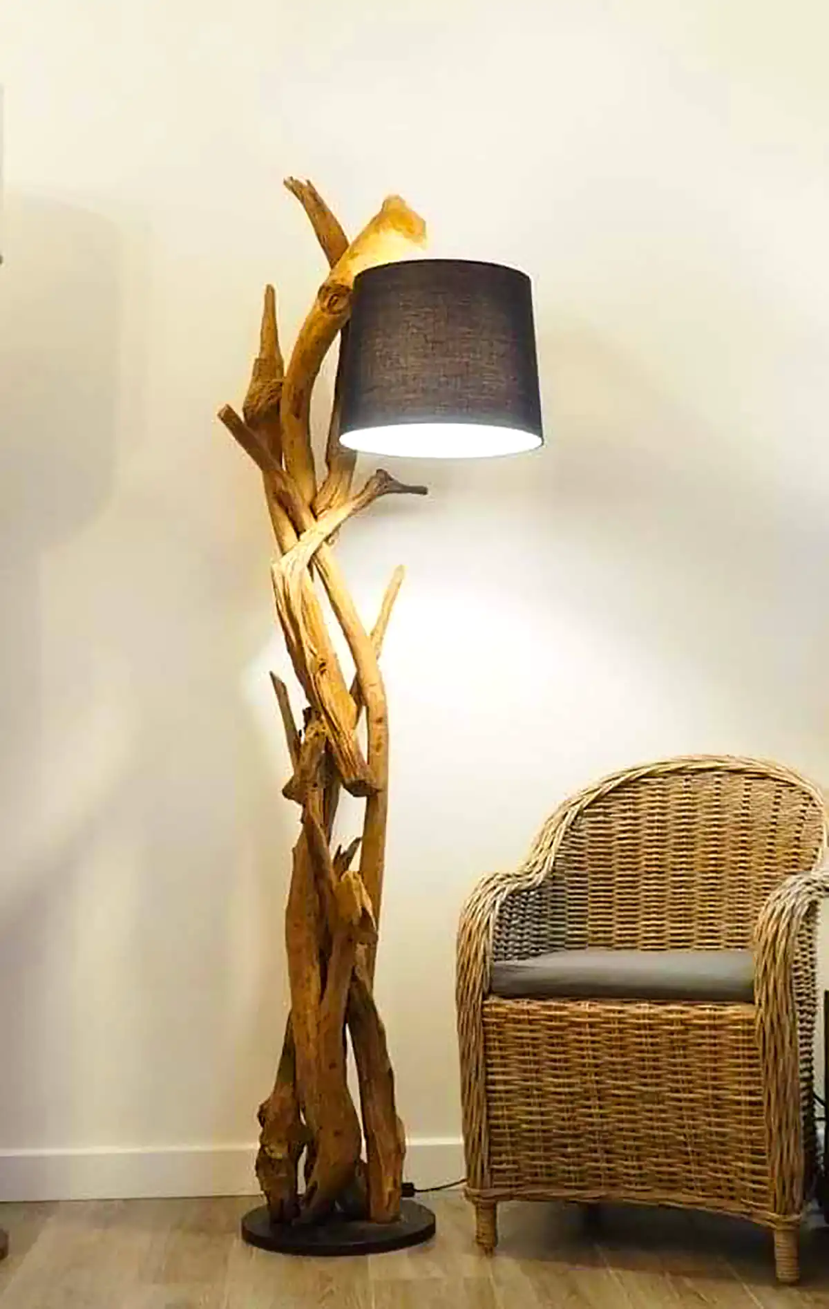 آباژور تنه درختی