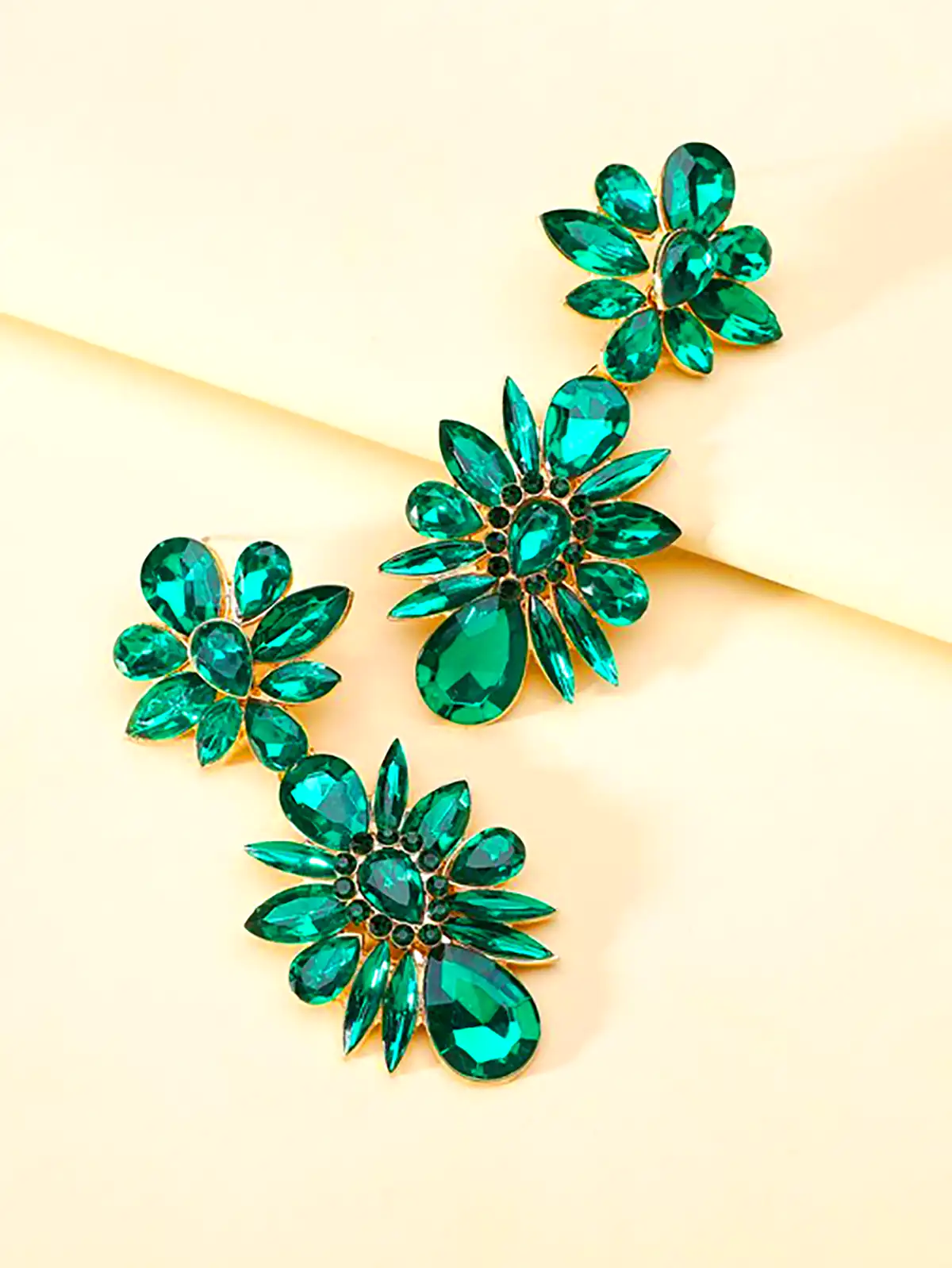 گوشواره بزرگ گل زمردی