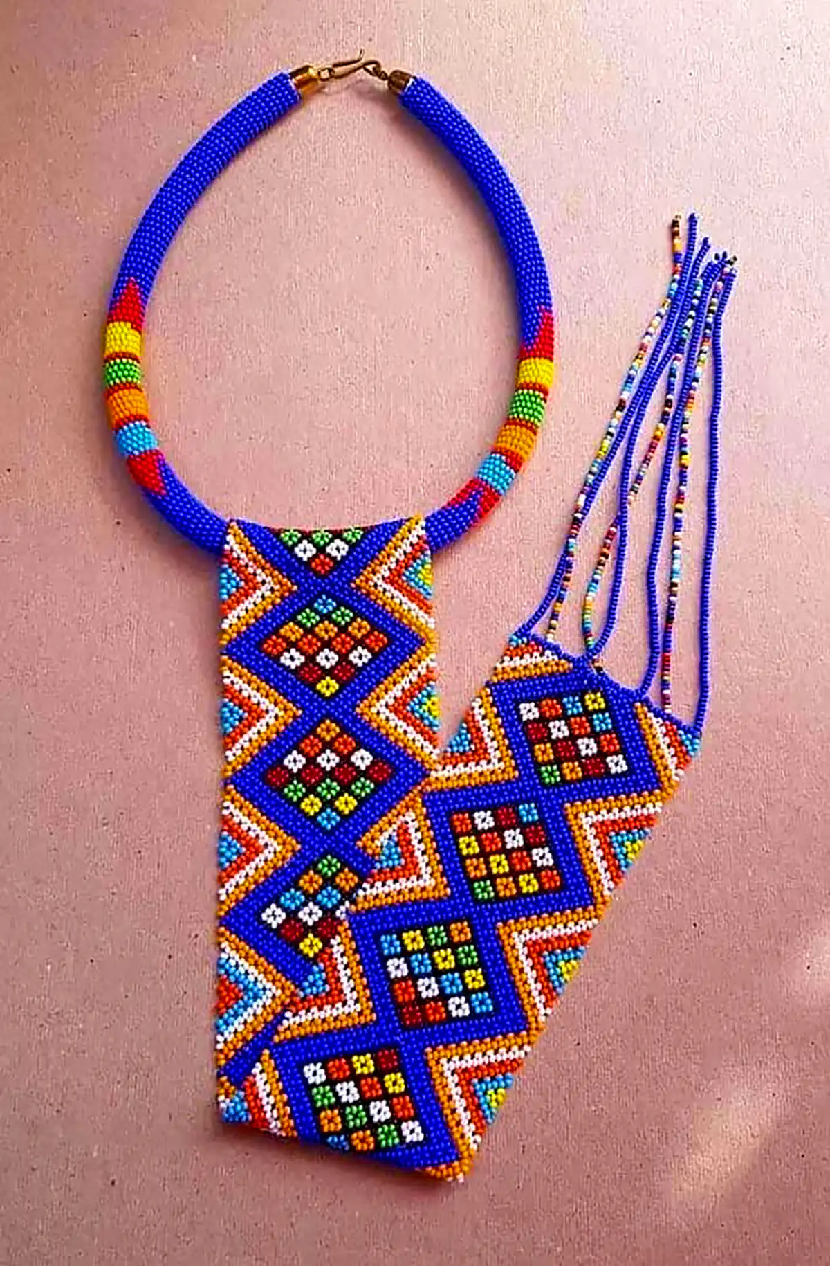 اکسسوری فانتزی منجوق دوزی شده