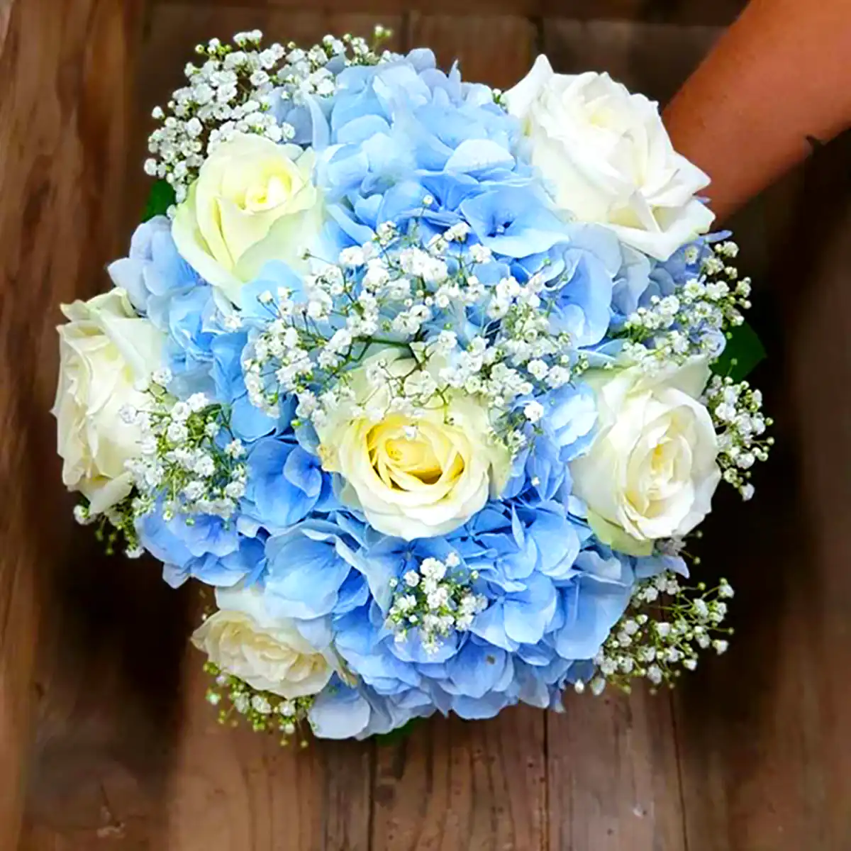 دسته‌گل آبی عروس