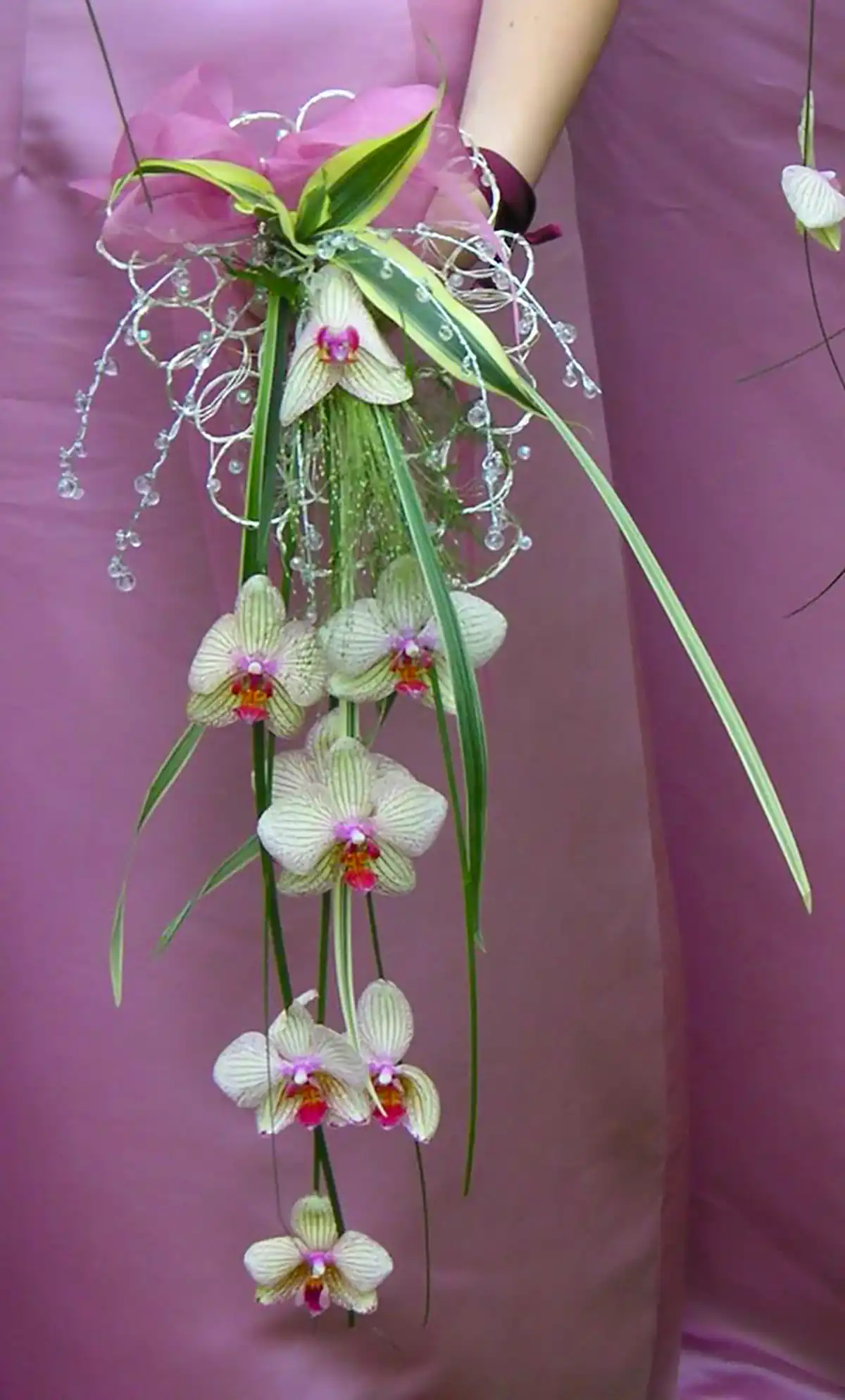 دسته گل آبشاری عروس