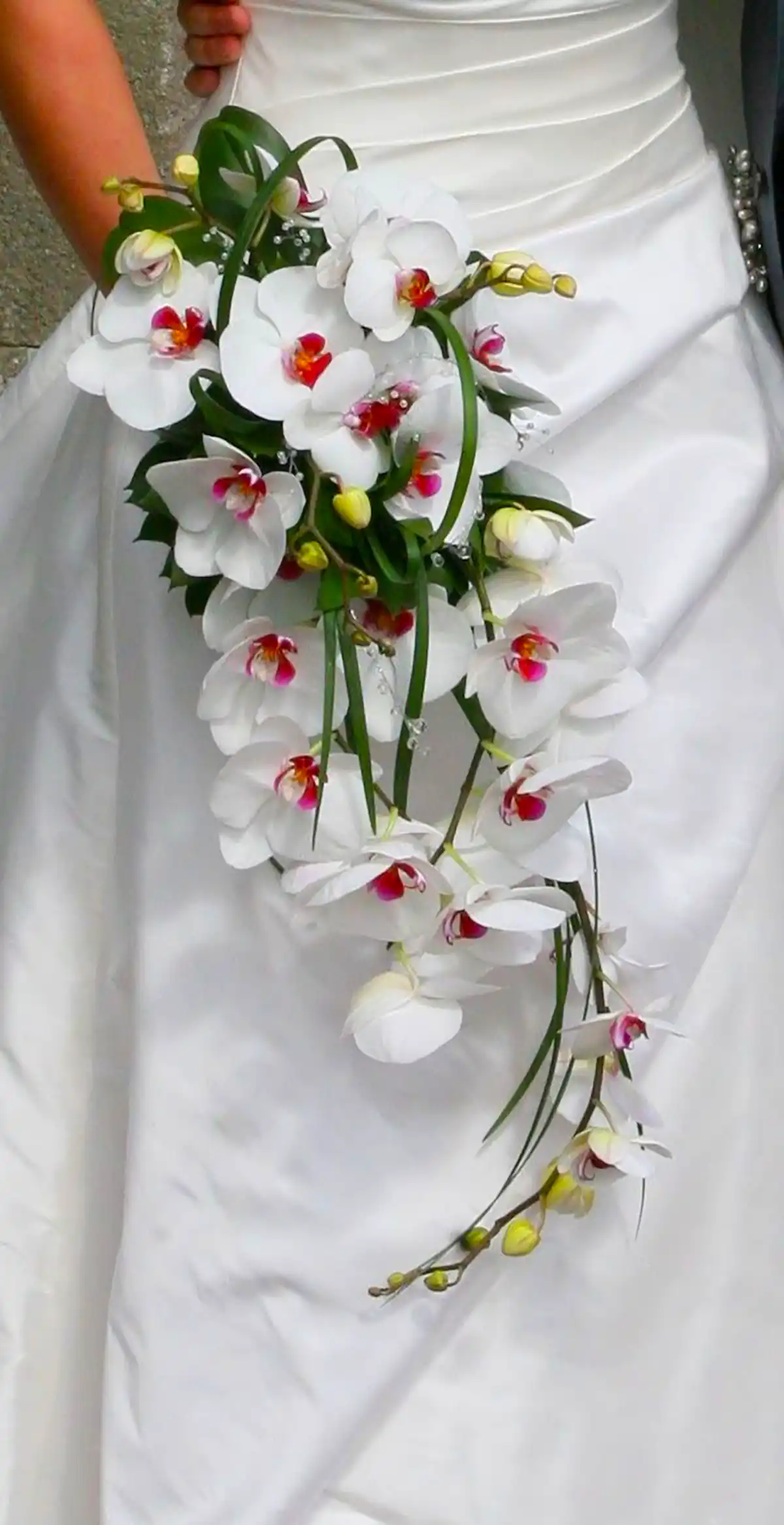 دسته گل آبشاری عروس