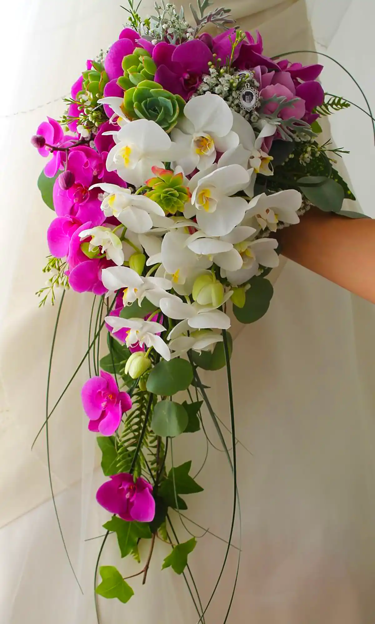 دسته گل آبشاری عروس