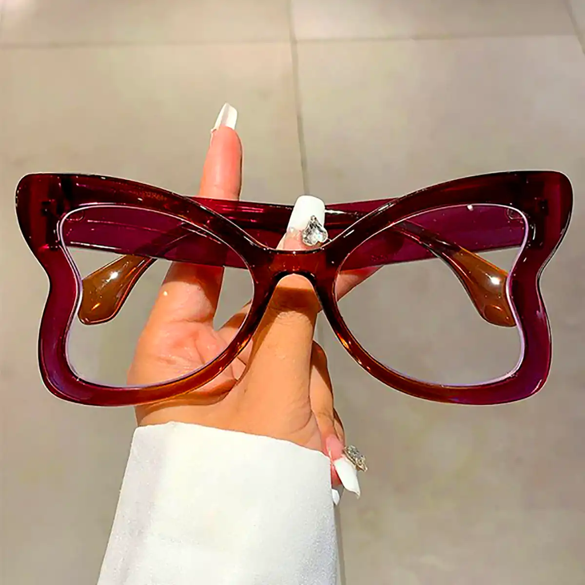 عینک زنانه شیک قرمز