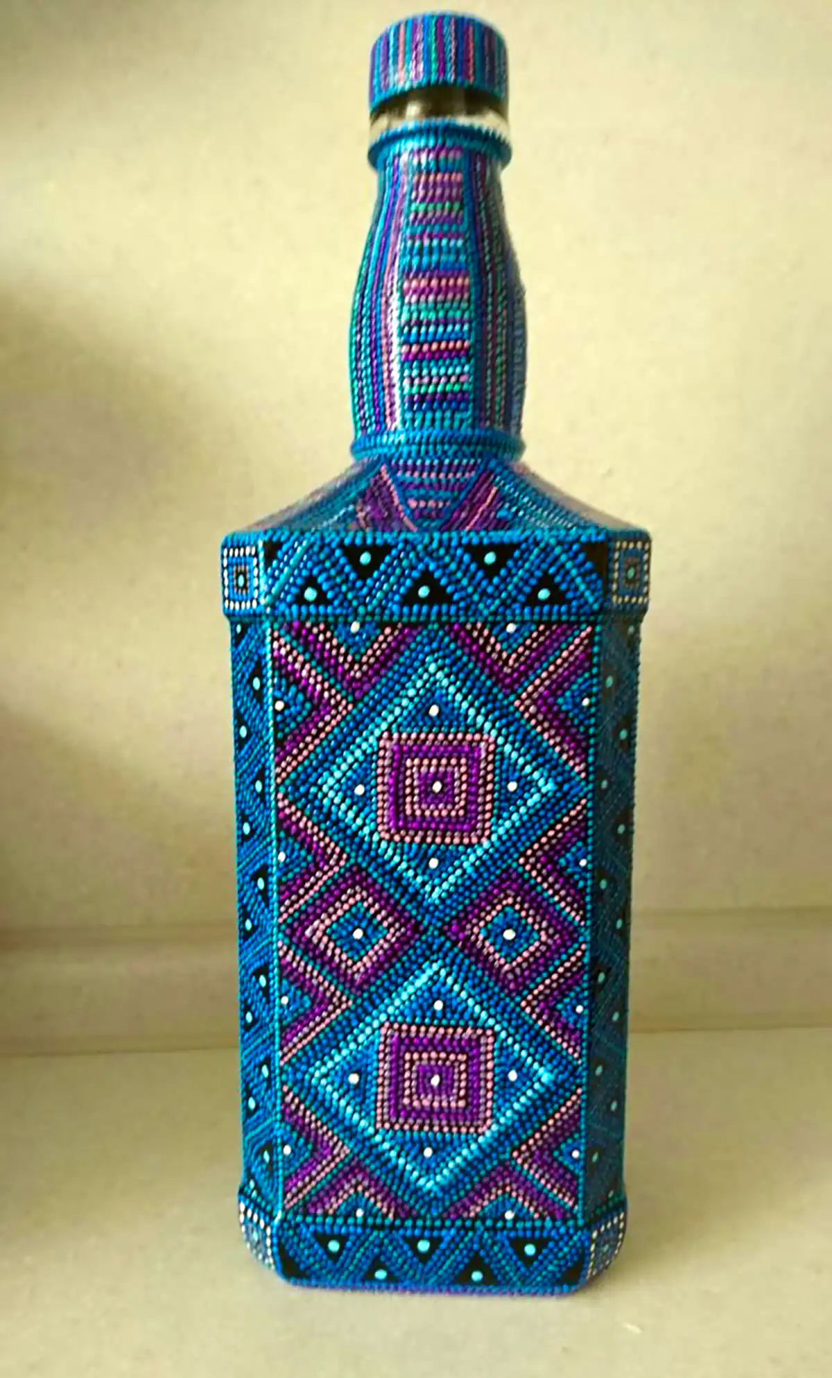هنر دات آرت روی بطری