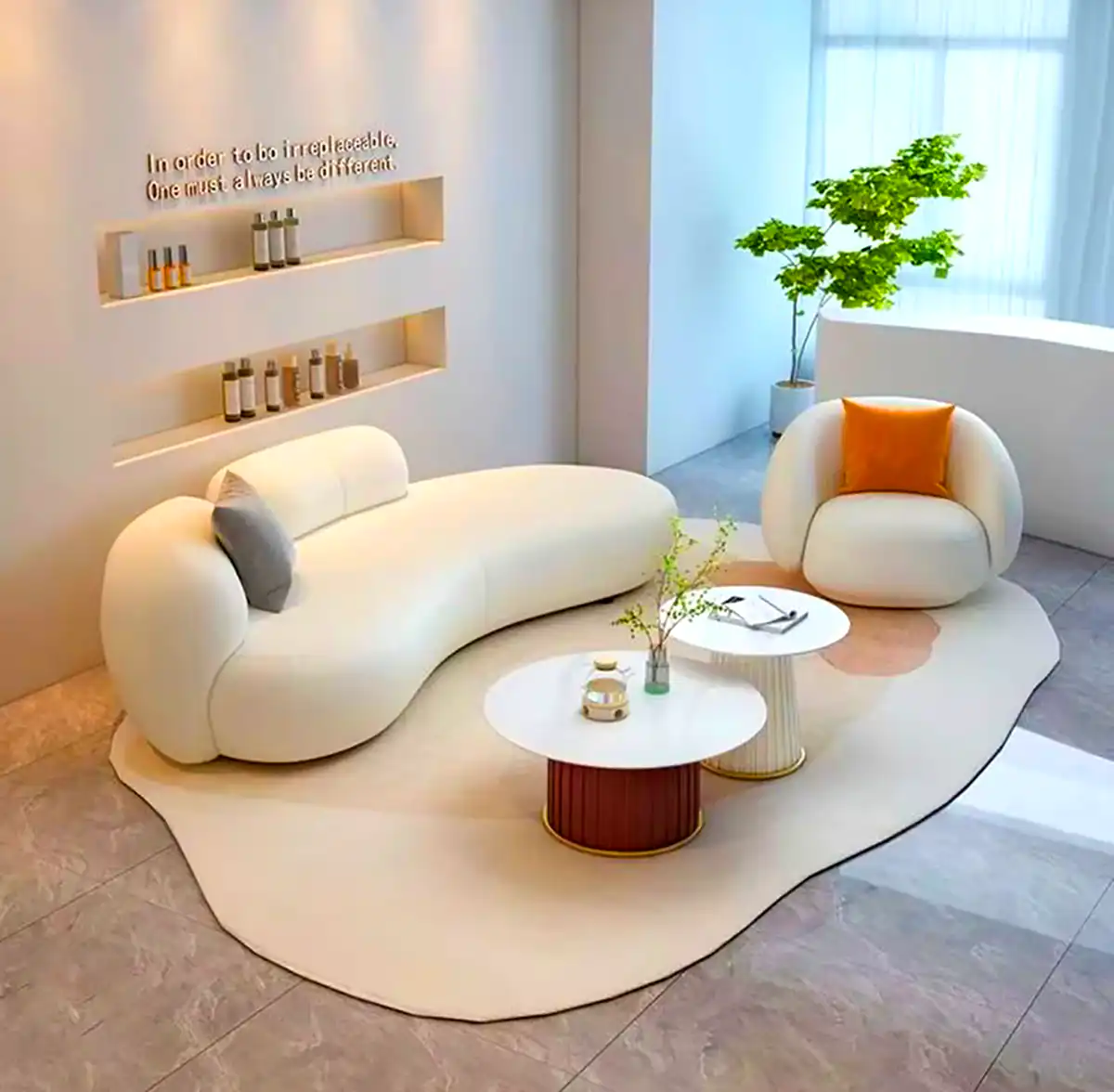 کاناپه سفید شیری مینیمال