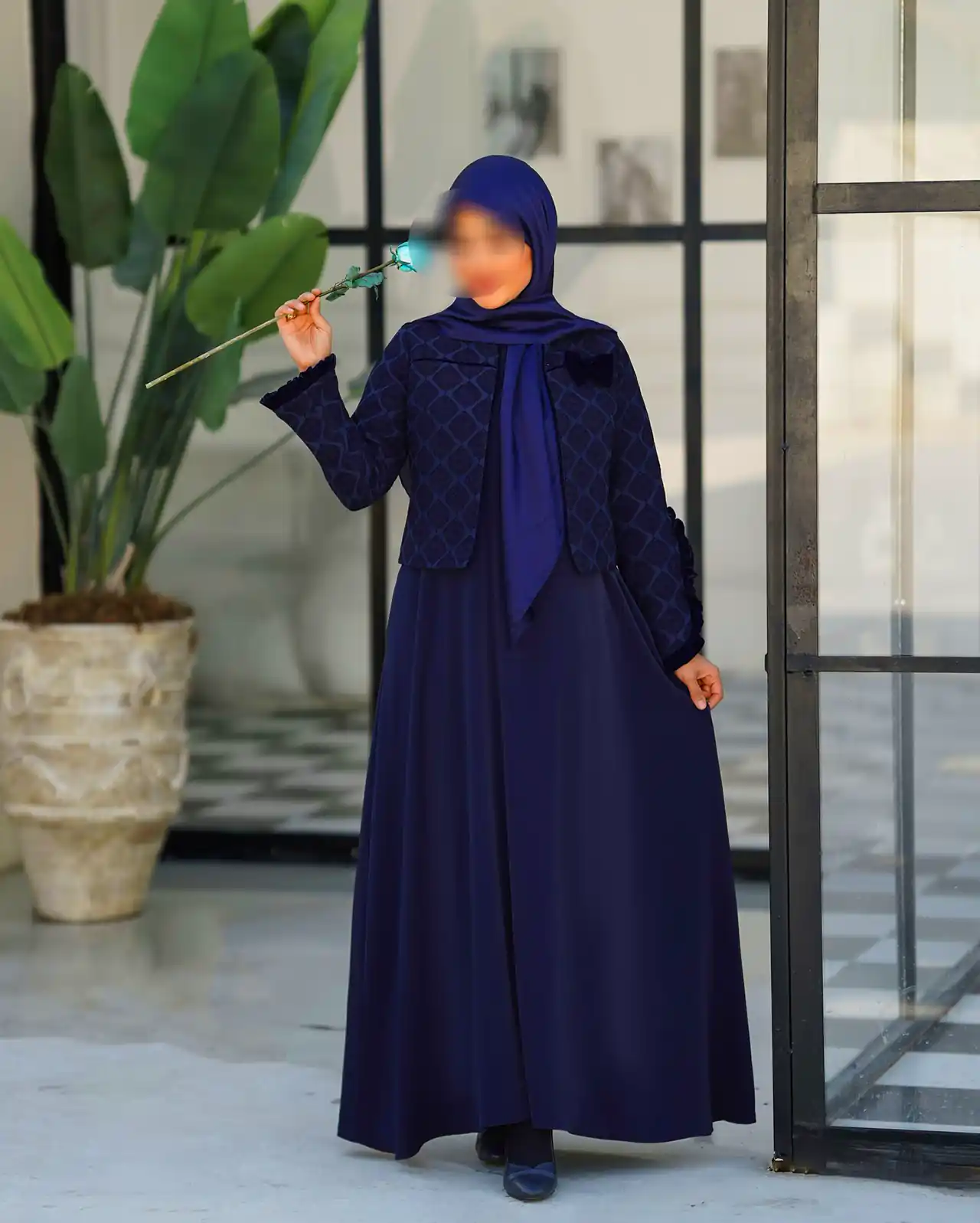 مانتو بلند کلاسیک با دوخت هنرمندانه