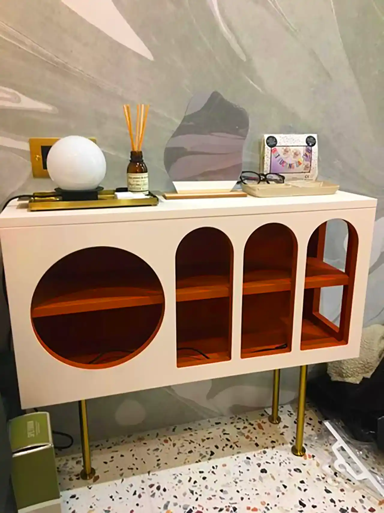 کمد کنسول با طراحی مینیمال