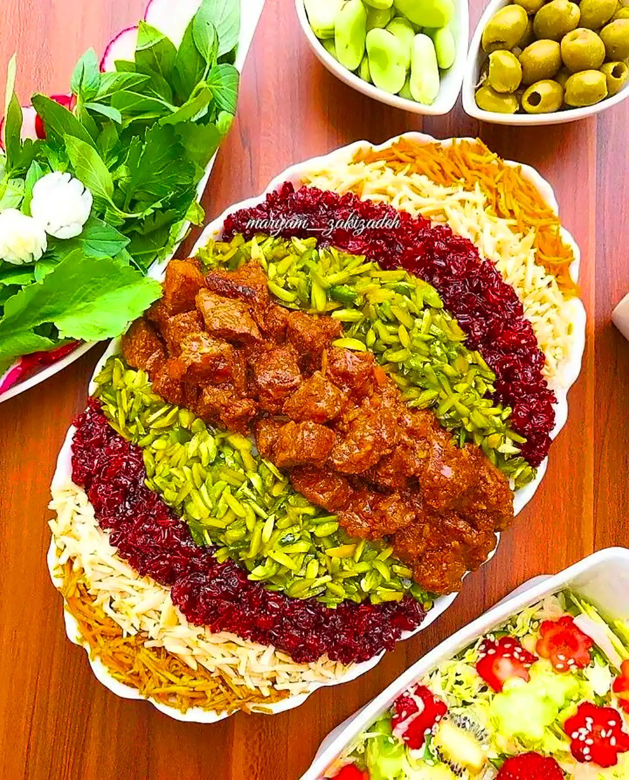 سرو غذا با تم ایرانی