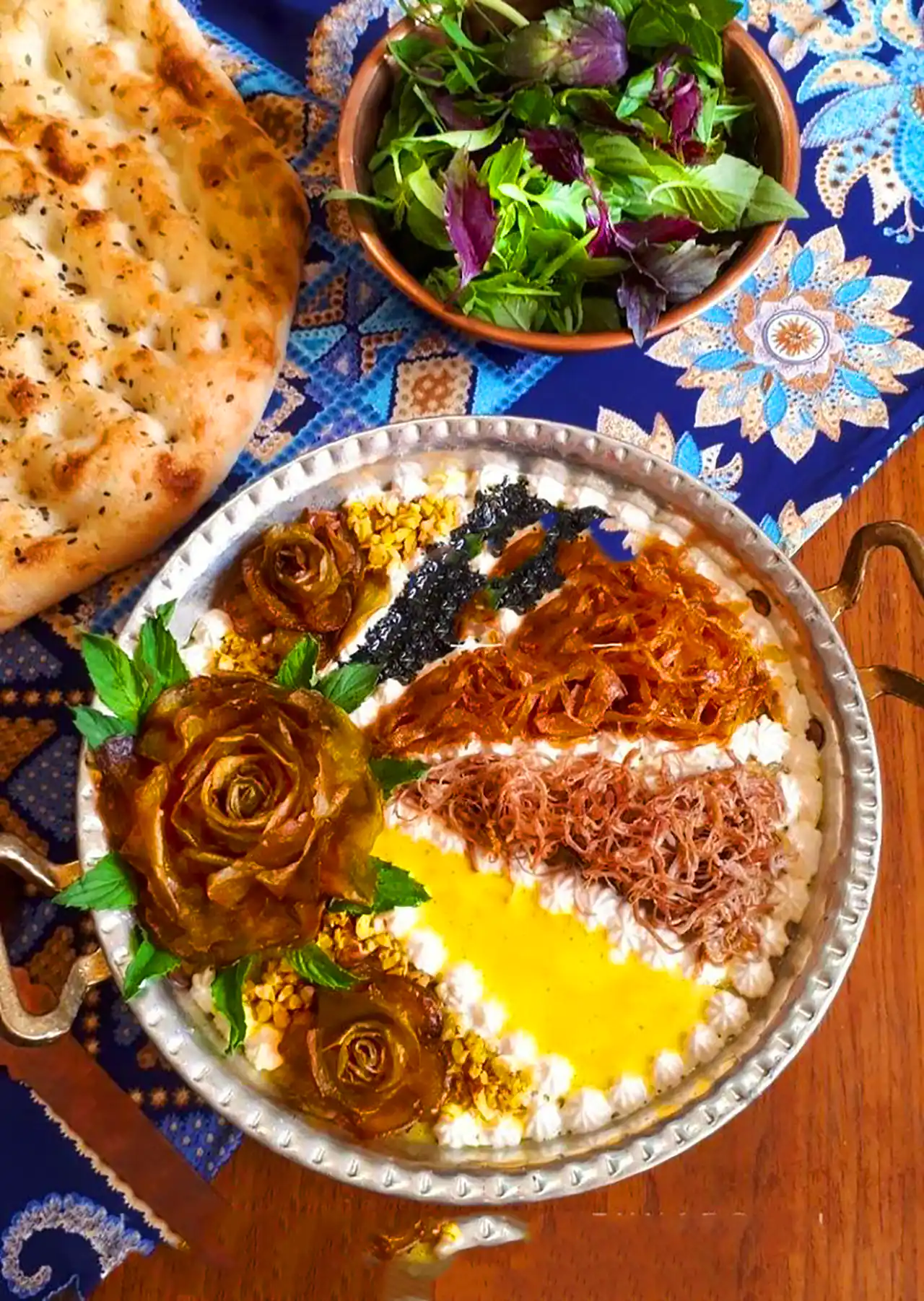سرو غذا با تم ایرانی