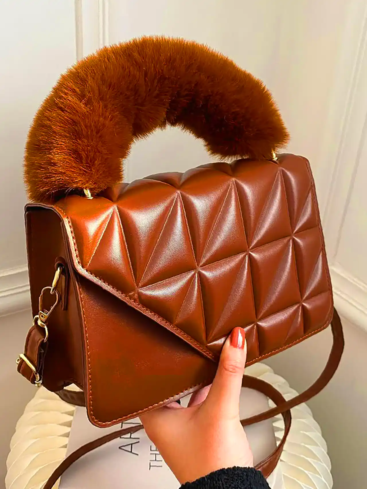 کیف چرمی شانه ای کلاسیک 
