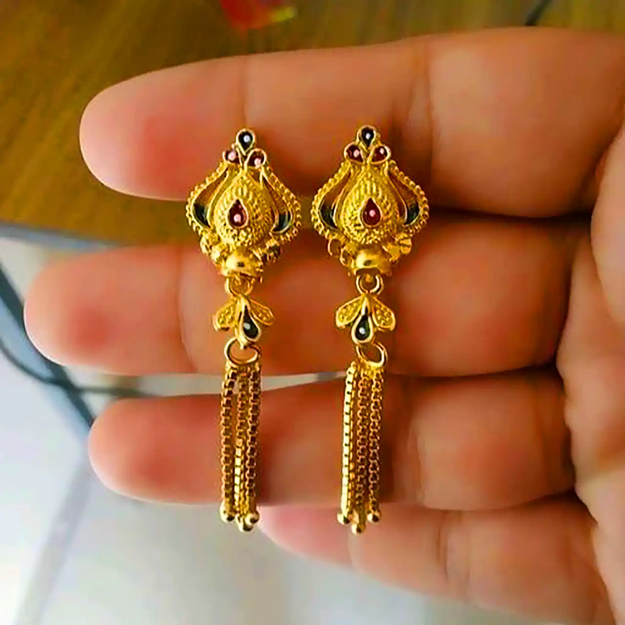 انواع گوشواره طلا با طراحی کلاسیک