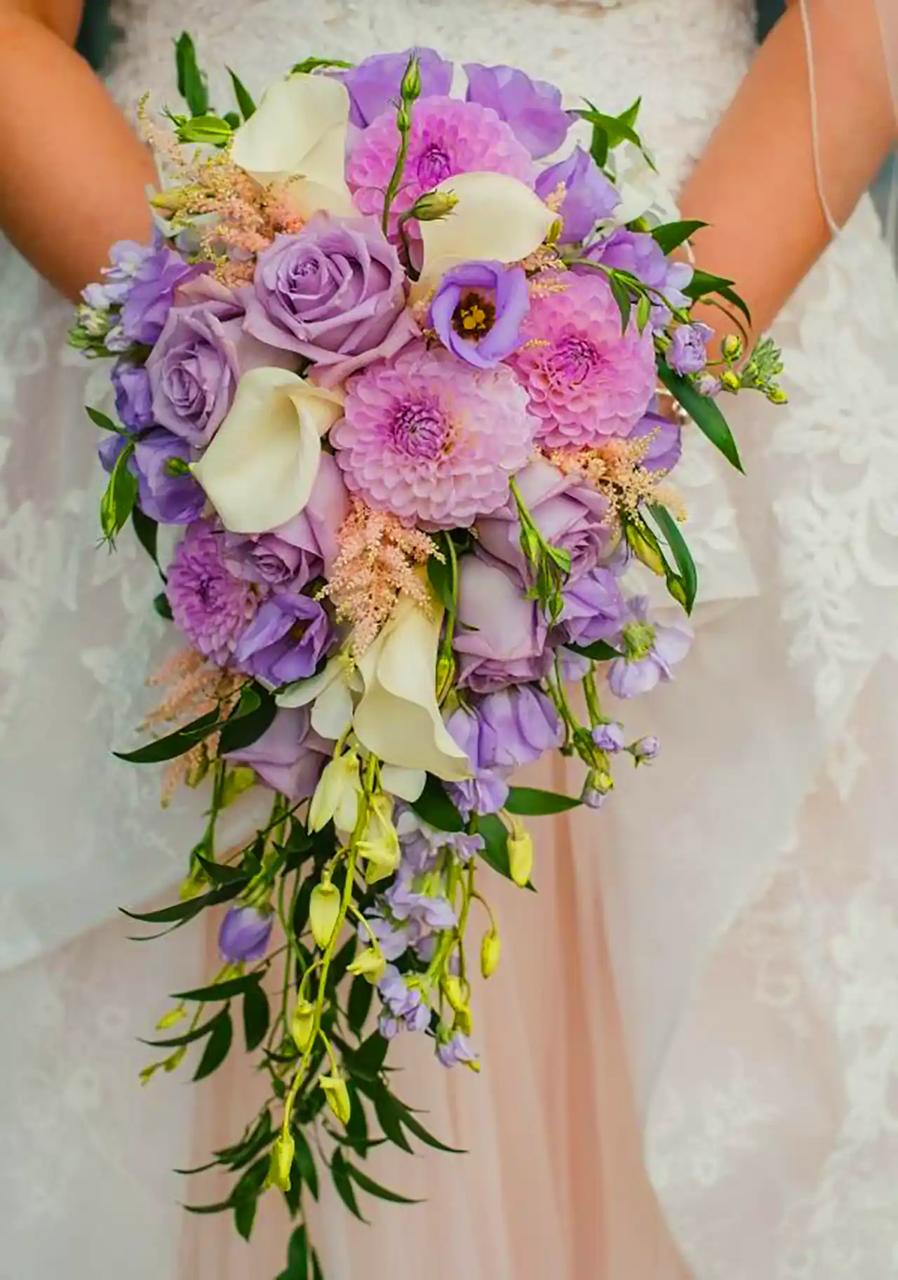 دسته گل عروس تم یاسی