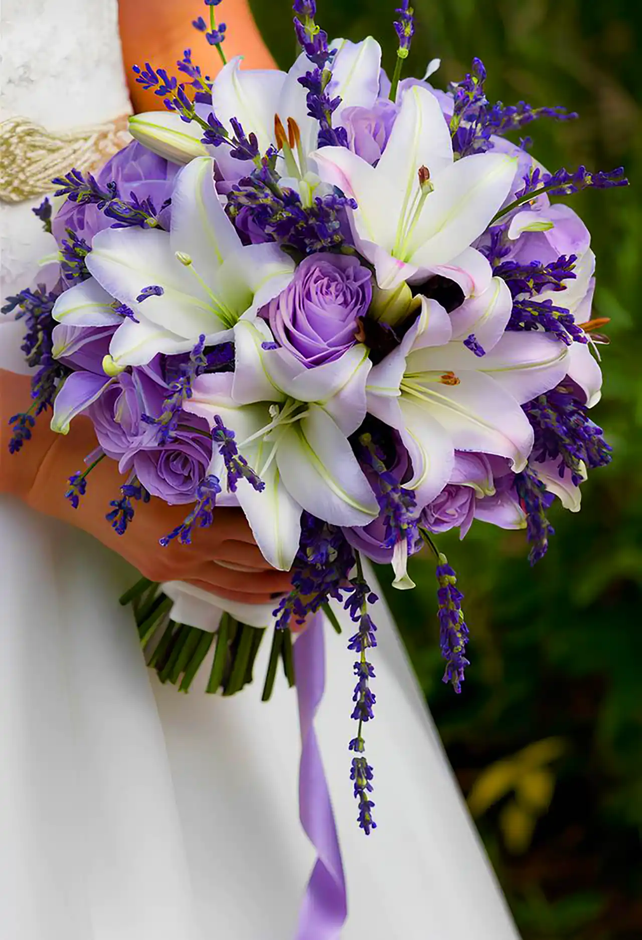 دسته گل عروس تم یاسی