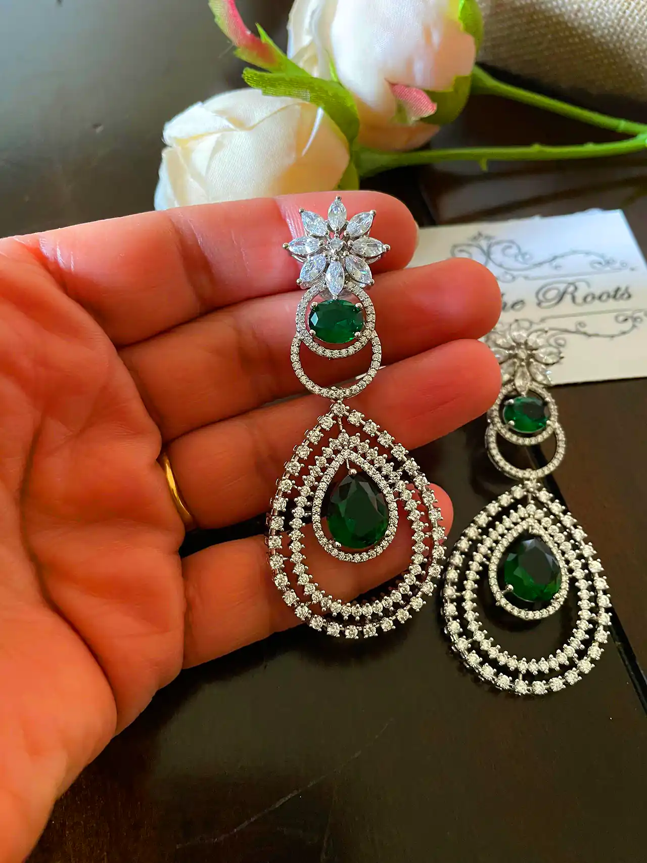 گوشواره سلطنتی با سنگ زمرد