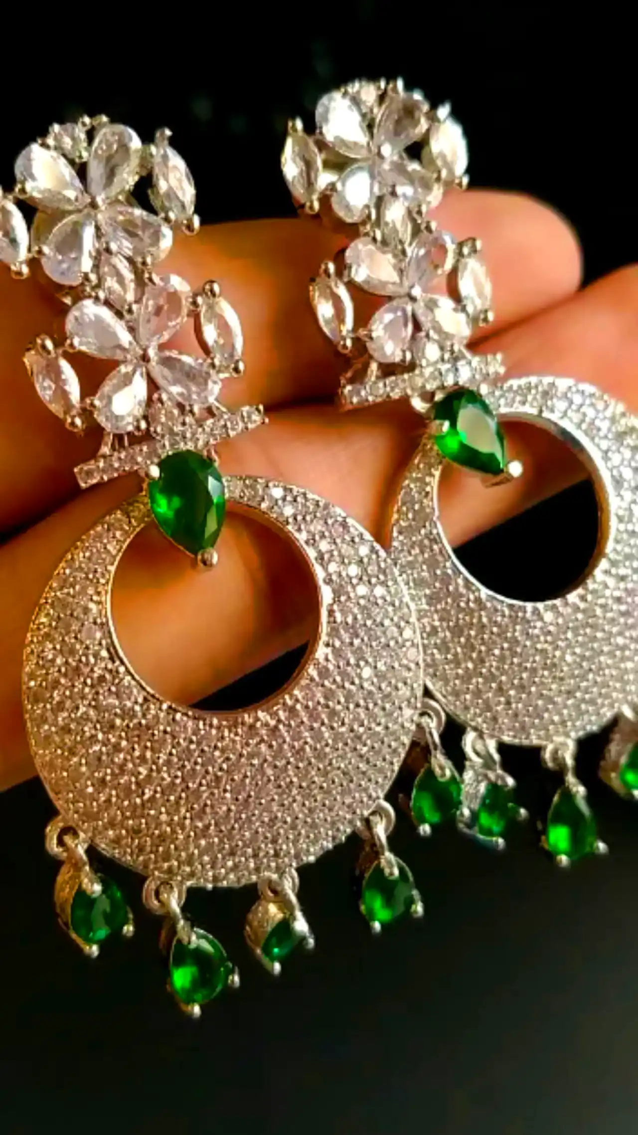 گوشواره سلطنتی با سنگ زمرد