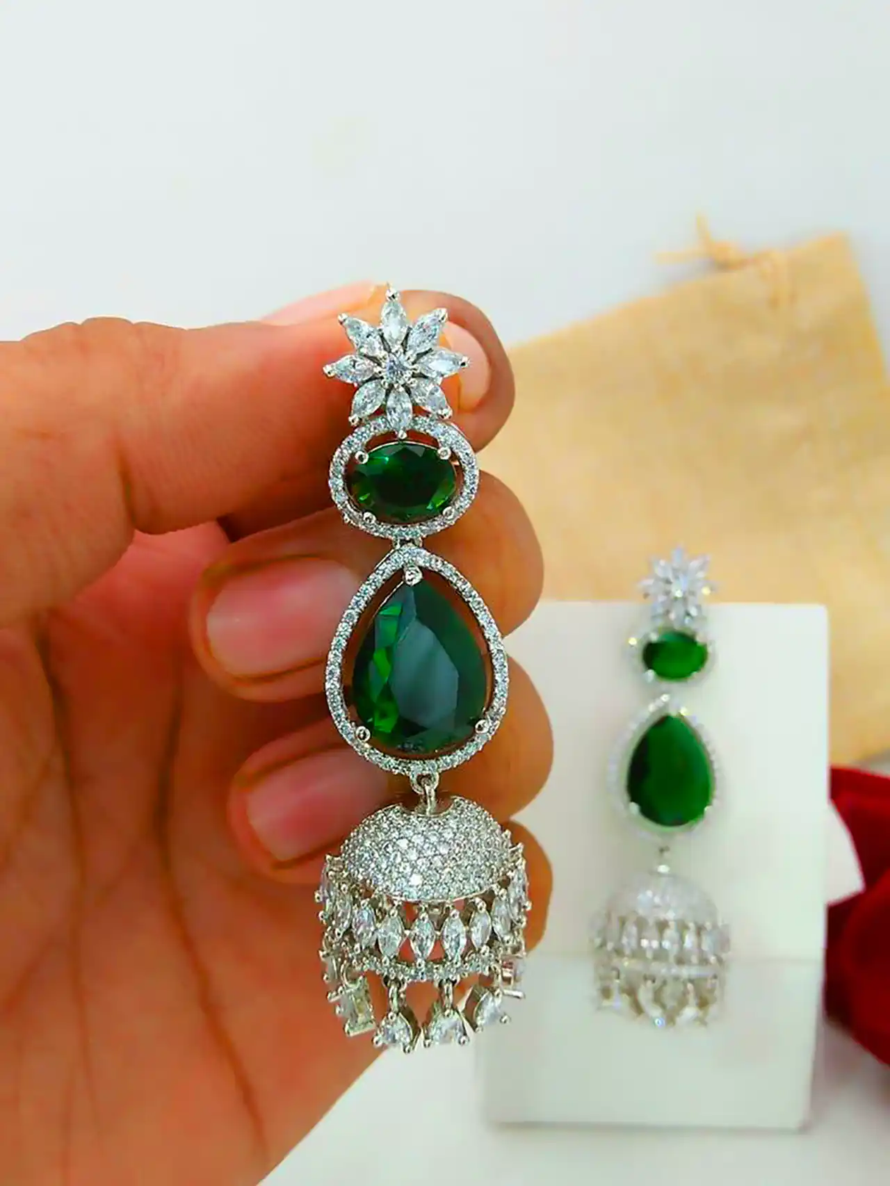 گوشواره سلطنتی با سنگ زمرد