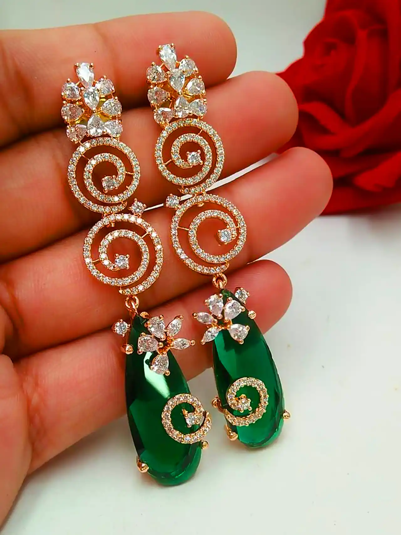 گوشواره سلطنتی با سنگ زمرد