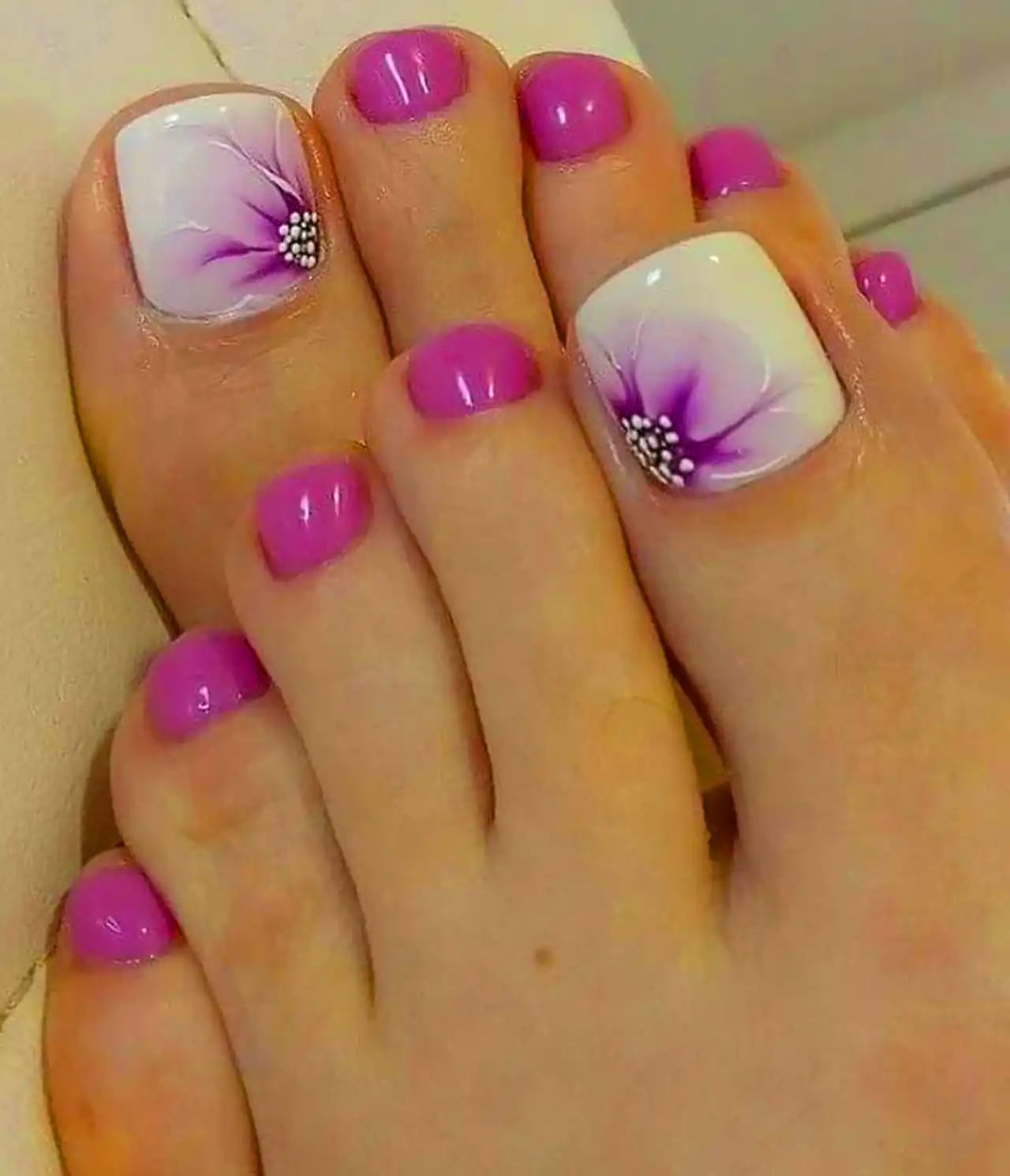 پدیکور دخترانه شیک و براق
