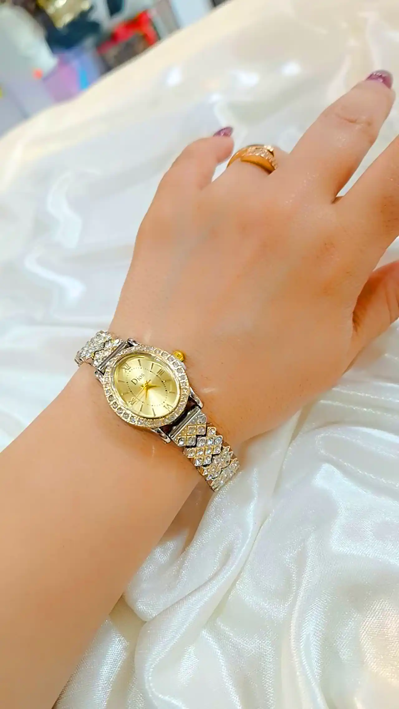 ساعت مچی نمادار و لوکس