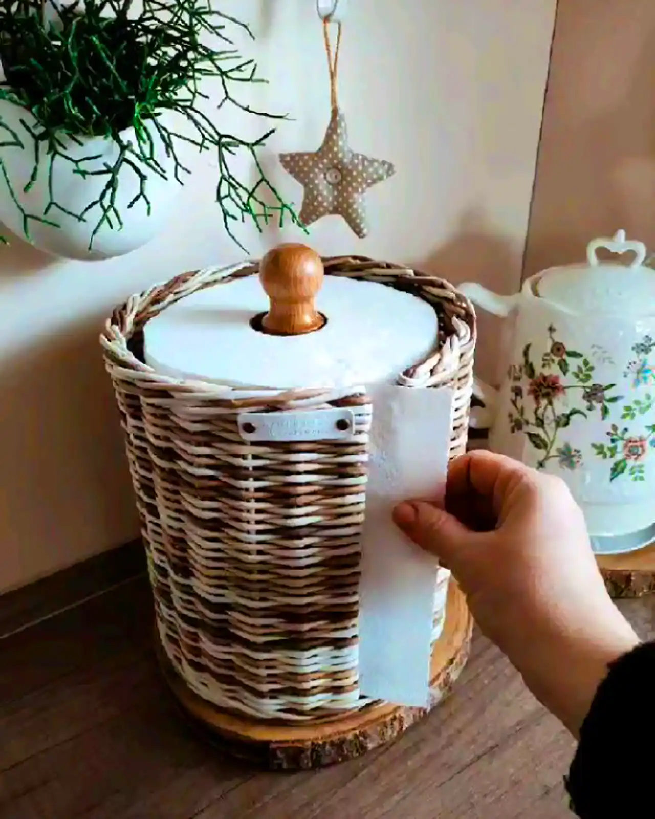 سبد حصیری نگهدارنده دستمال