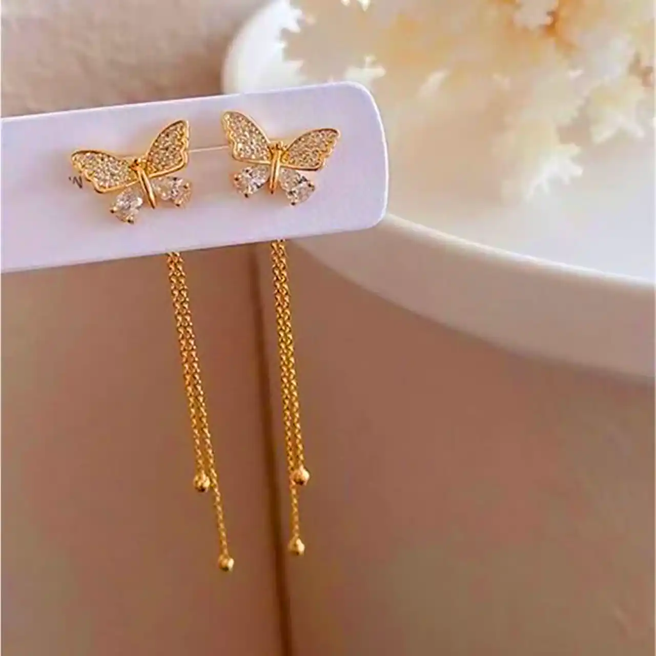 گوشواره آویز پروانه ای ظریف 