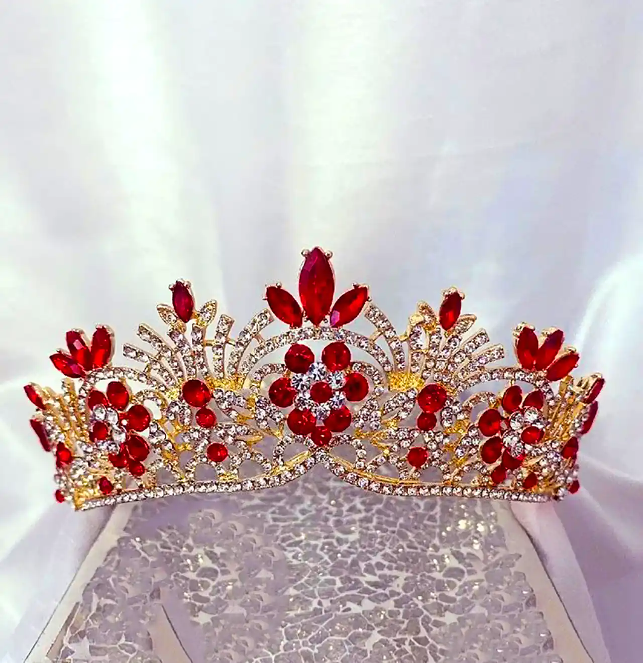 تاج عروس درخشان و خاص