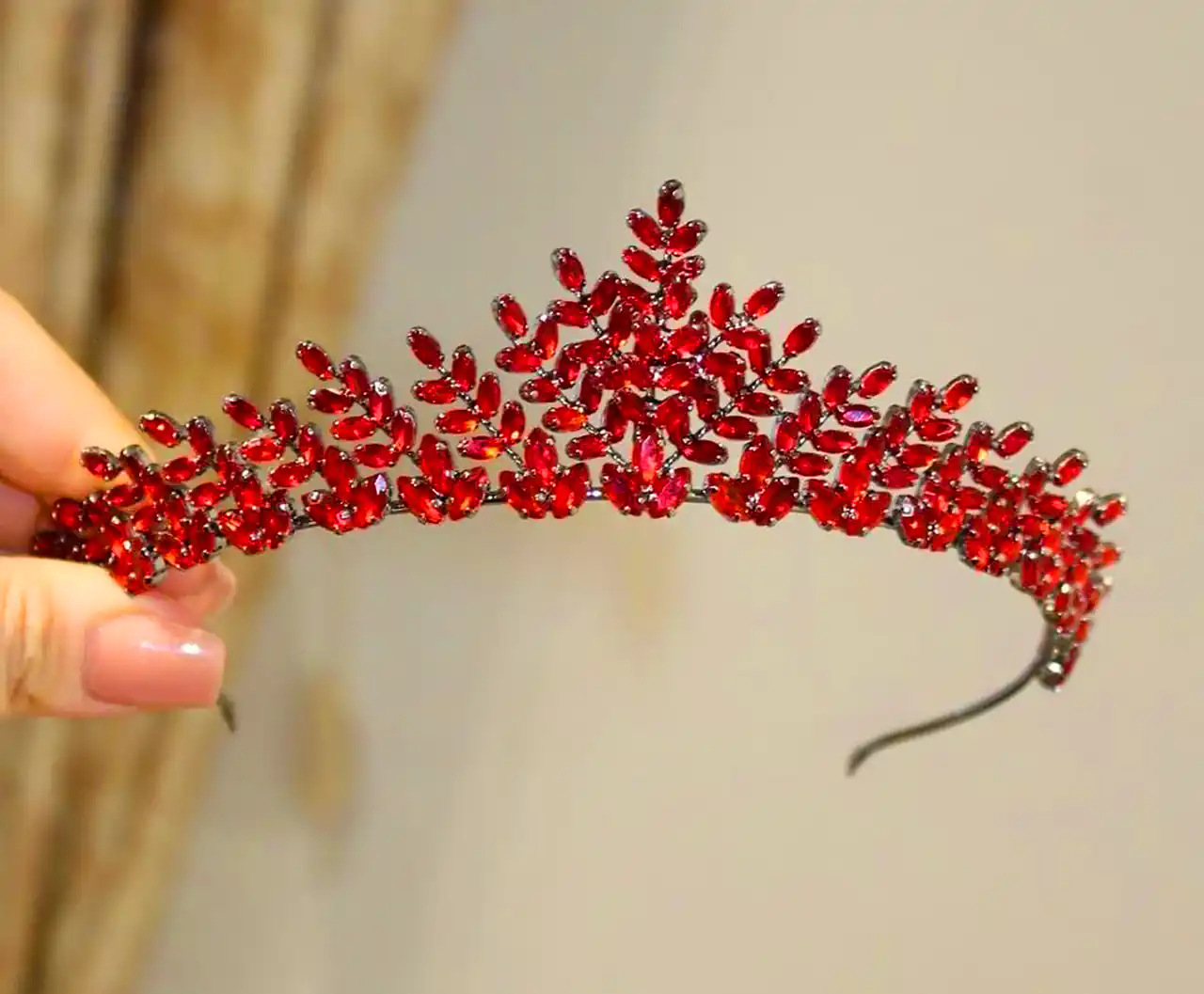 تاج عروس درخشان و خاص