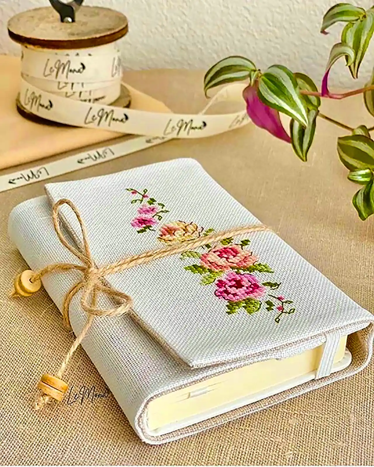 دفترچه خاطرات گلدوزی 