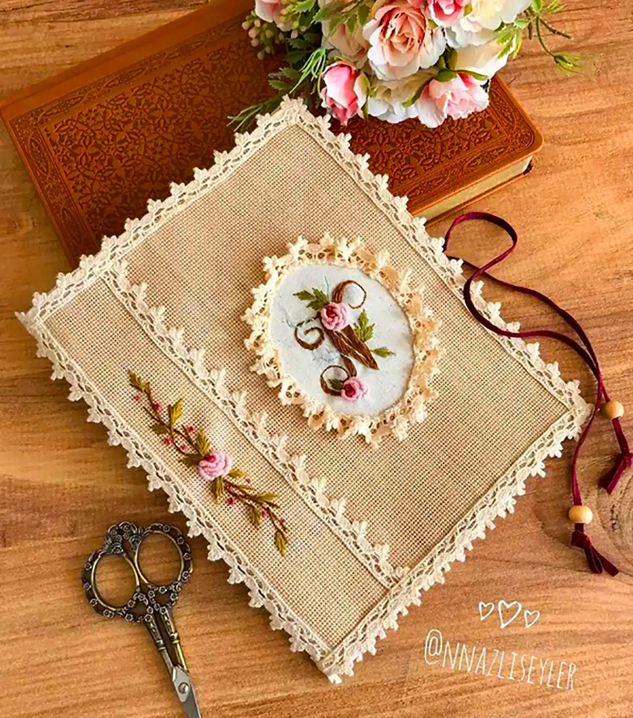 دفترچه خاطرات گلدوزی 