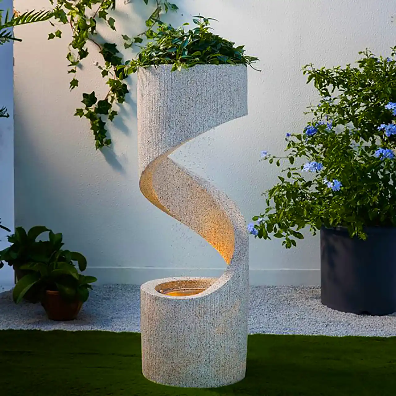گلدان دکوری برای نمای ورودی