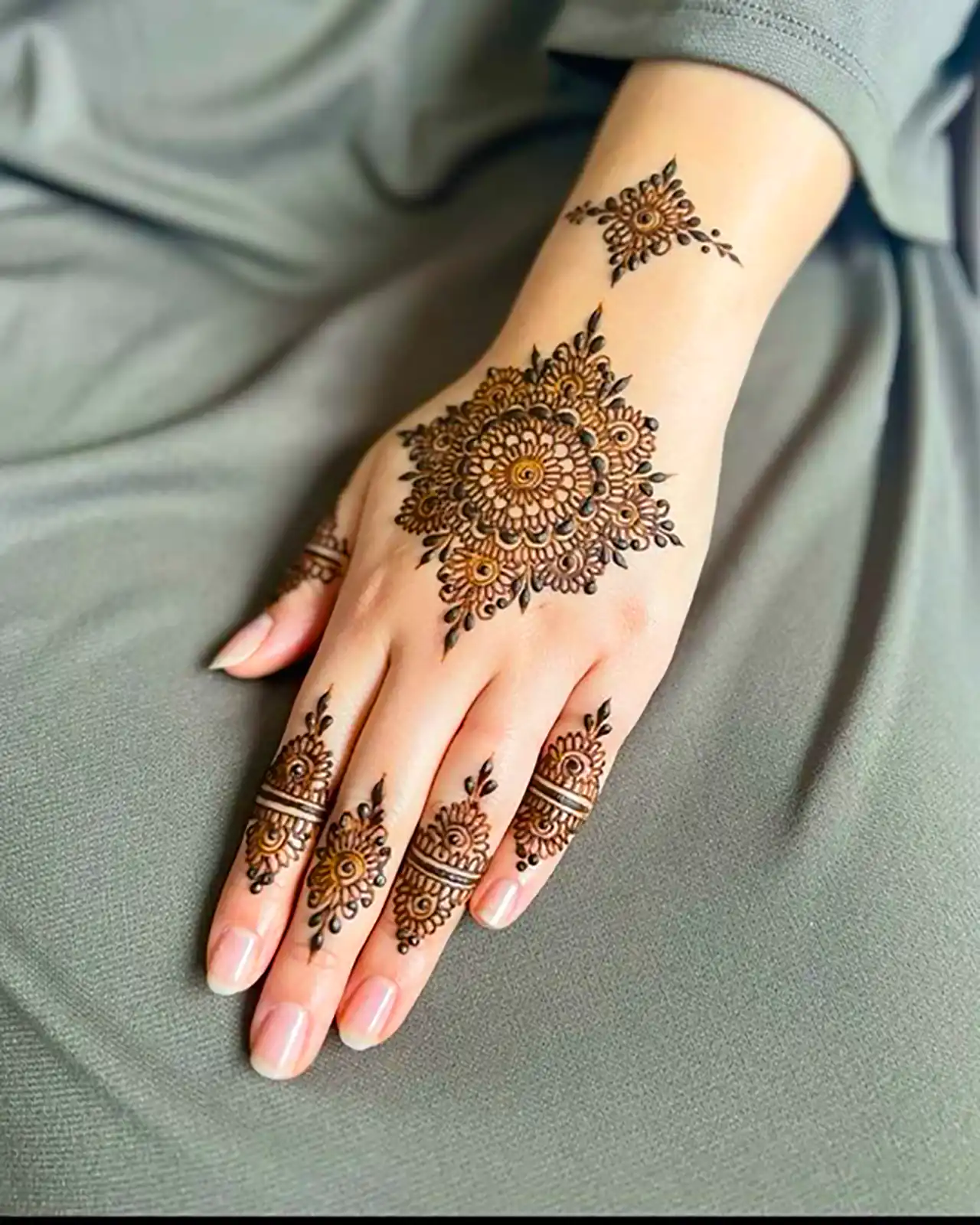 طراحی حنا هندسی خاص