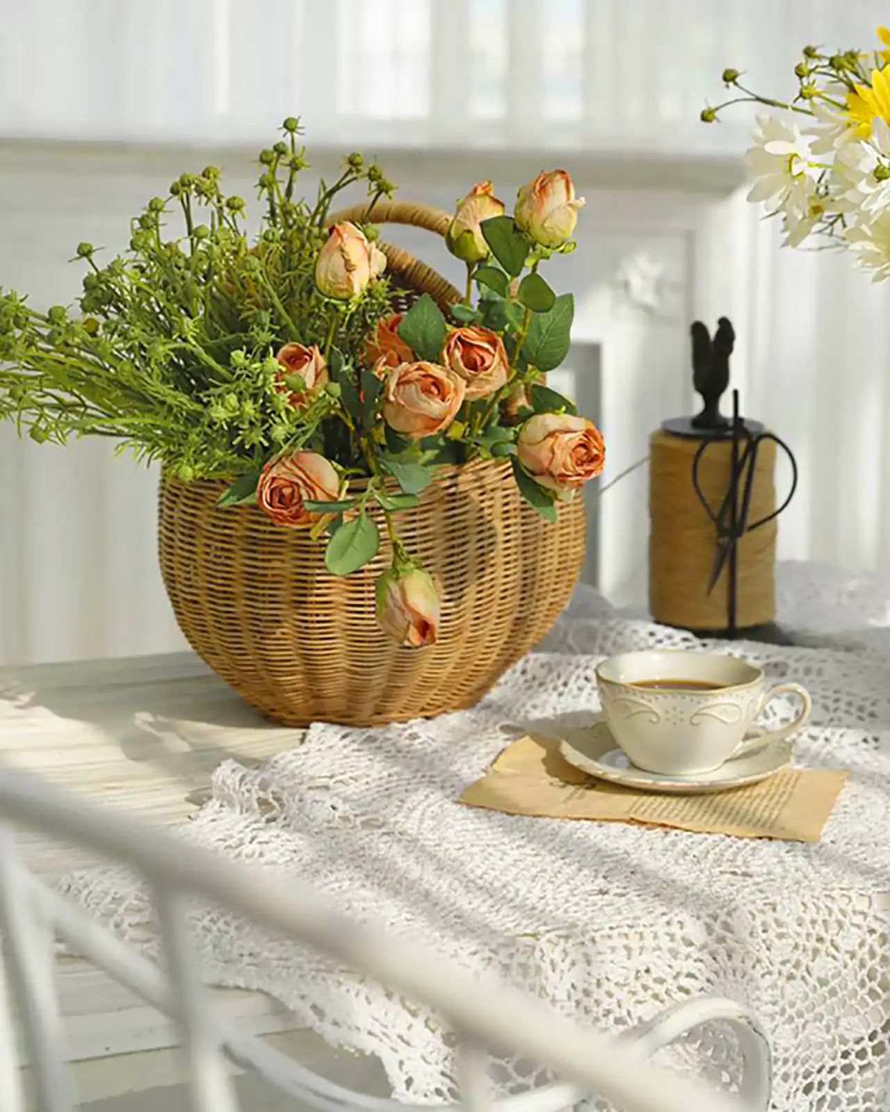 سبد حصیری دکوری گلدار