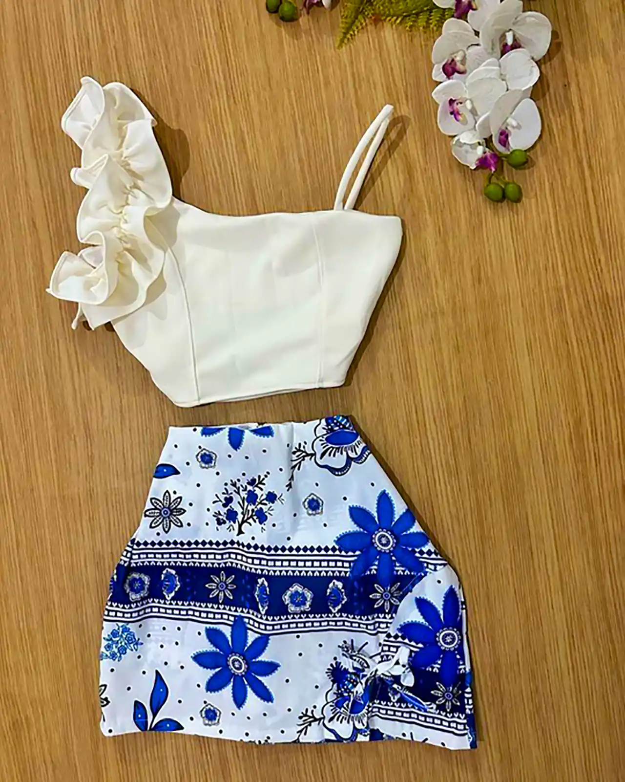 استایل تابستونی آبی و سفید 